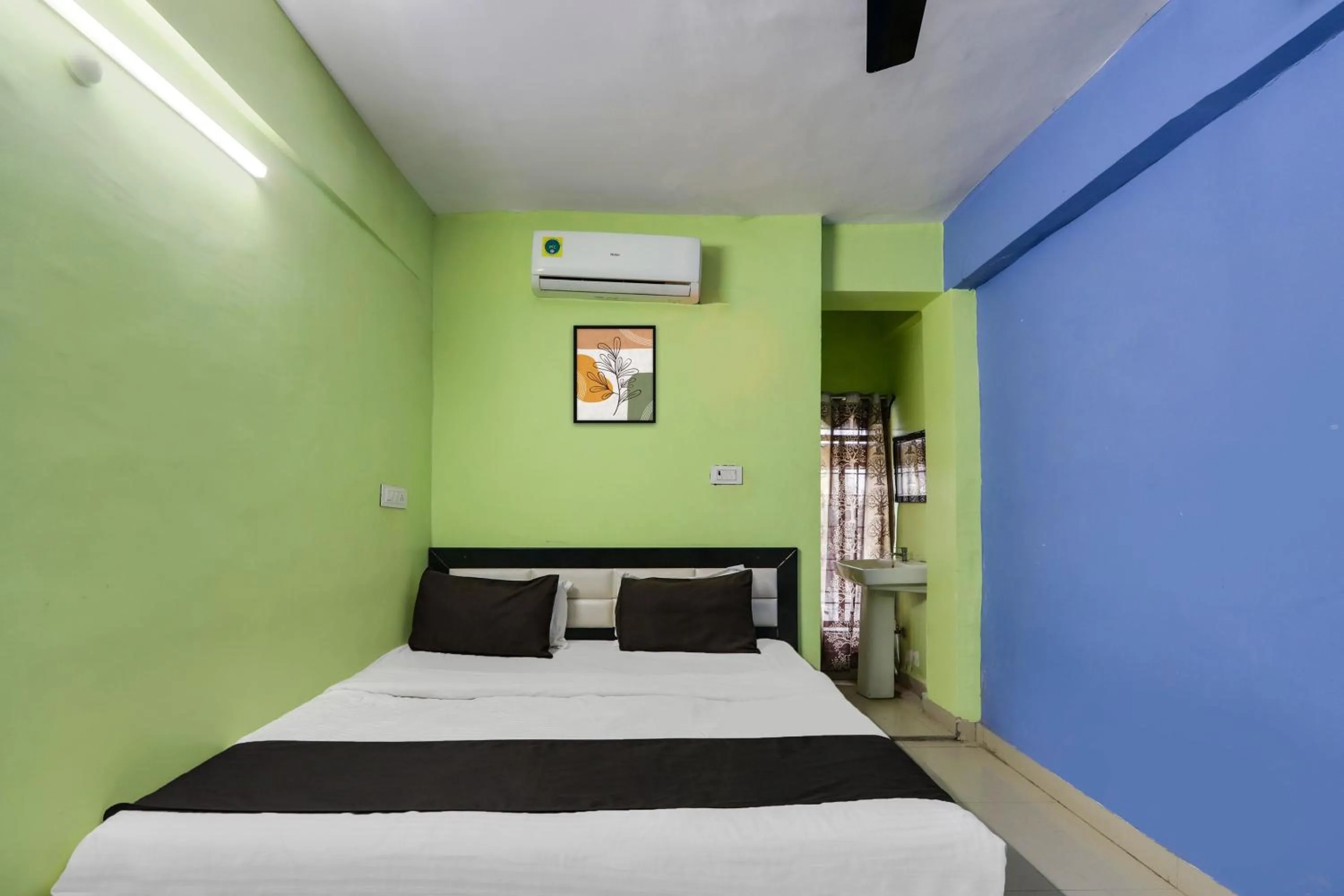 Bedroom, Bed in Hotel O Grand Hotel And Lodge