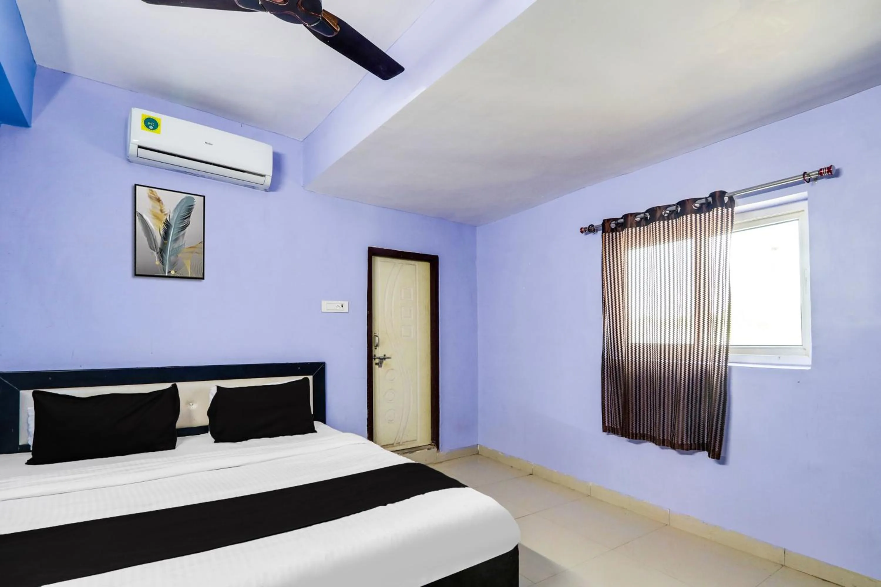 Bedroom, Bed in Hotel O Grand Hotel And Lodge