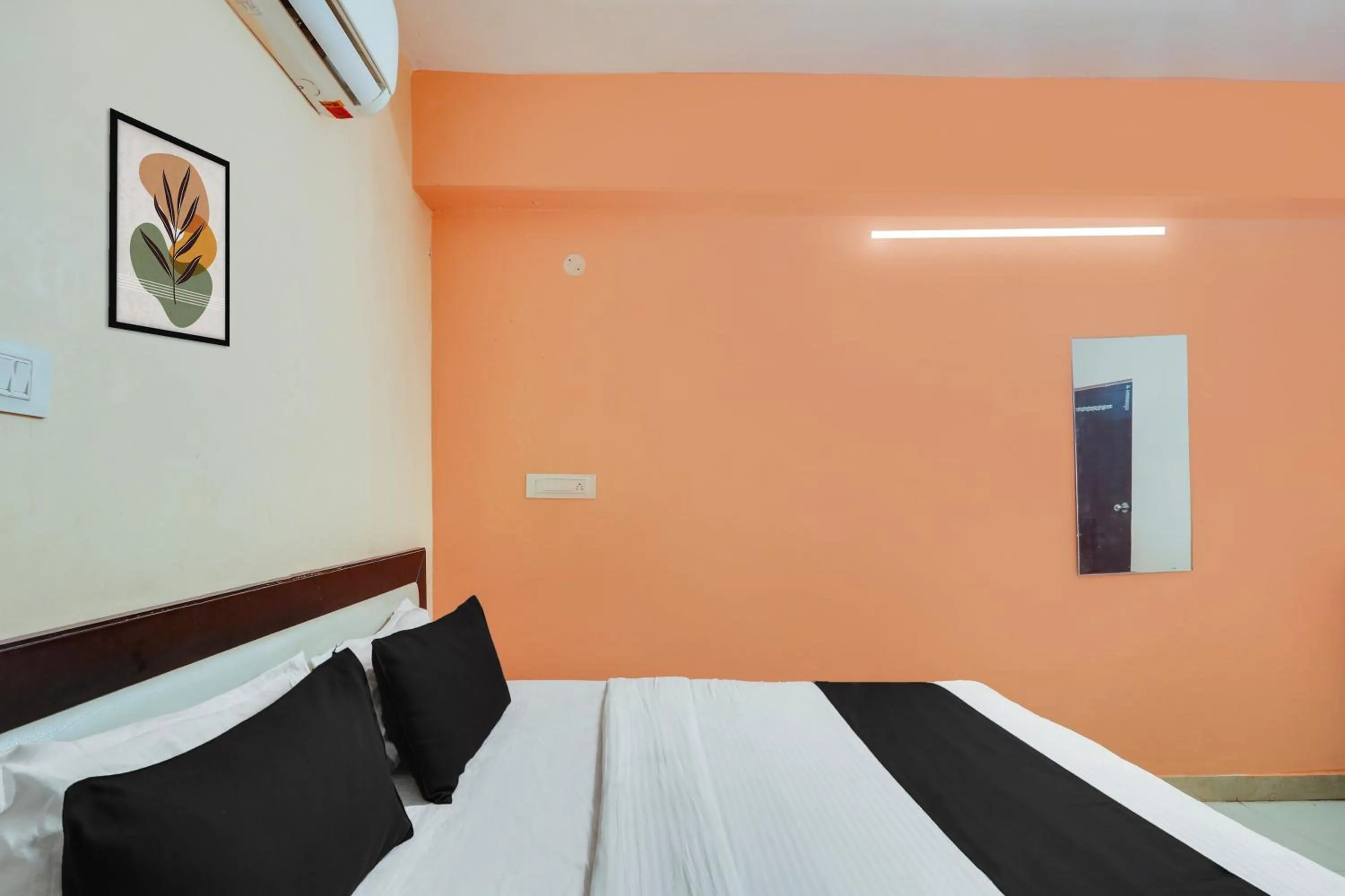 Bedroom, Bed in Hotel O Grand Hotel And Lodge