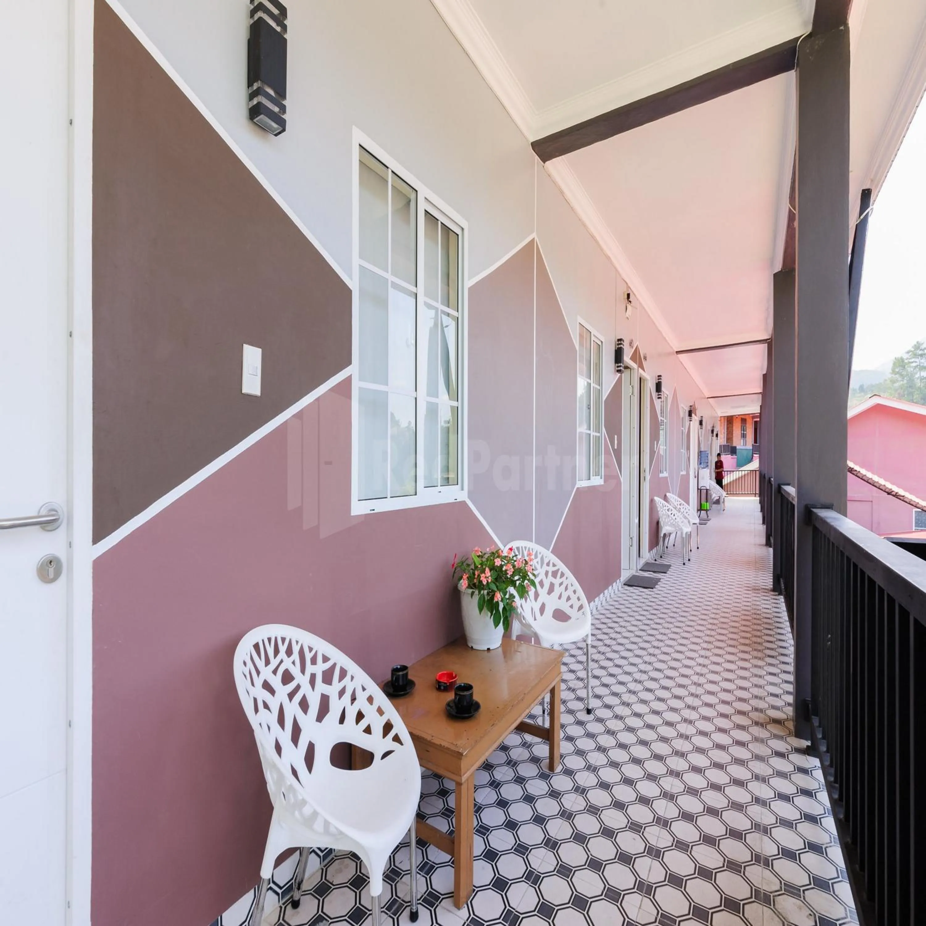 Seating area in Hotel 78 Parapat Mitra RedDoorz