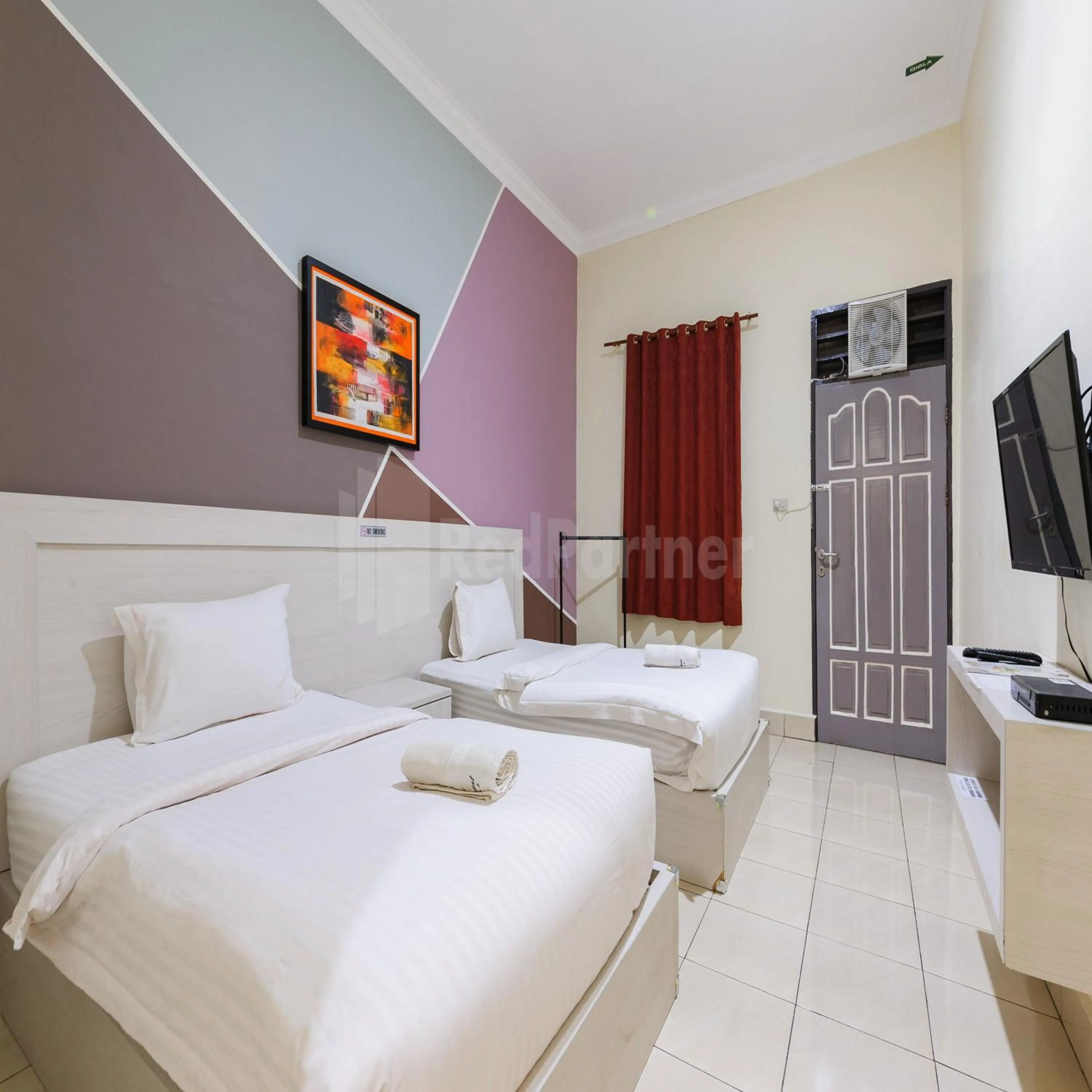 Bedroom, Bed in Hotel 78 Parapat Mitra RedDoorz