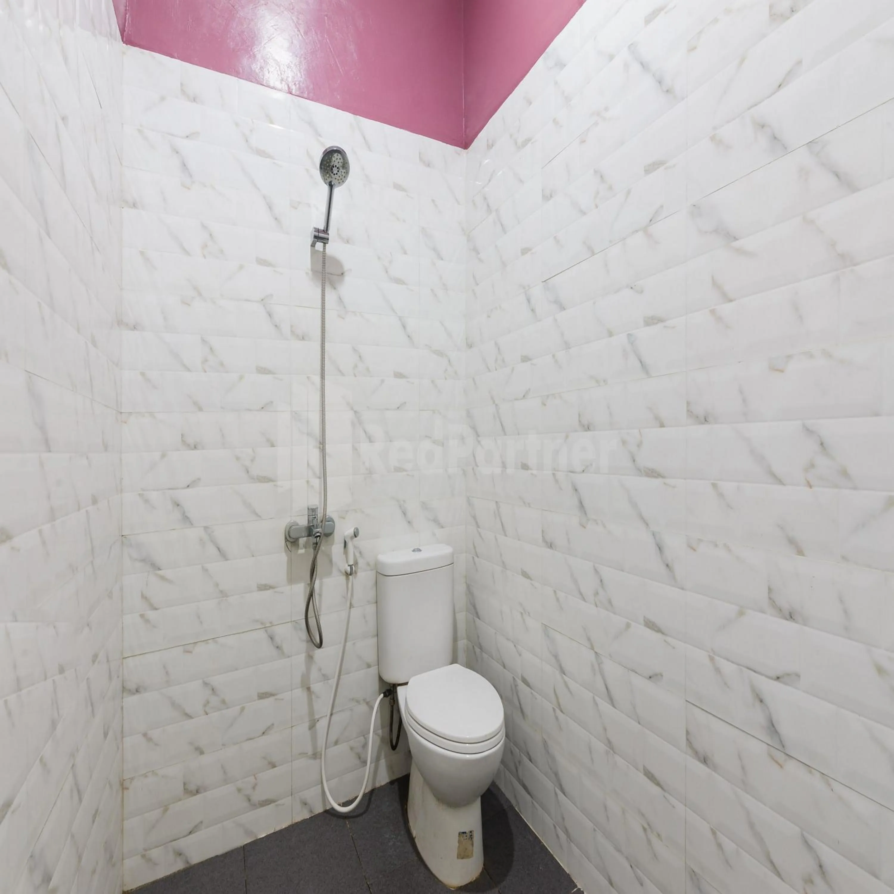 Bathroom in Hotel 78 Parapat Mitra RedDoorz