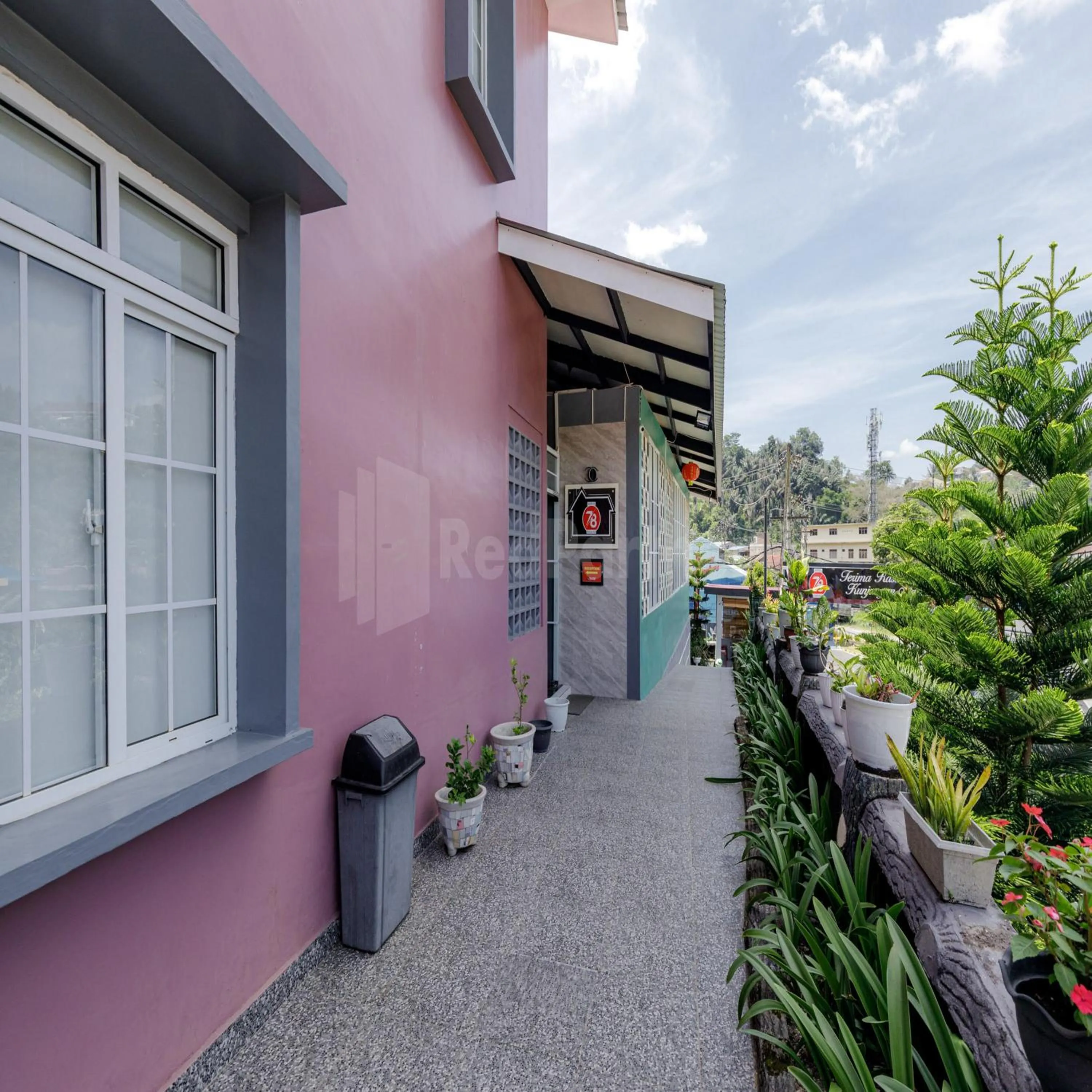 Property building in Hotel 78 Parapat Mitra RedDoorz