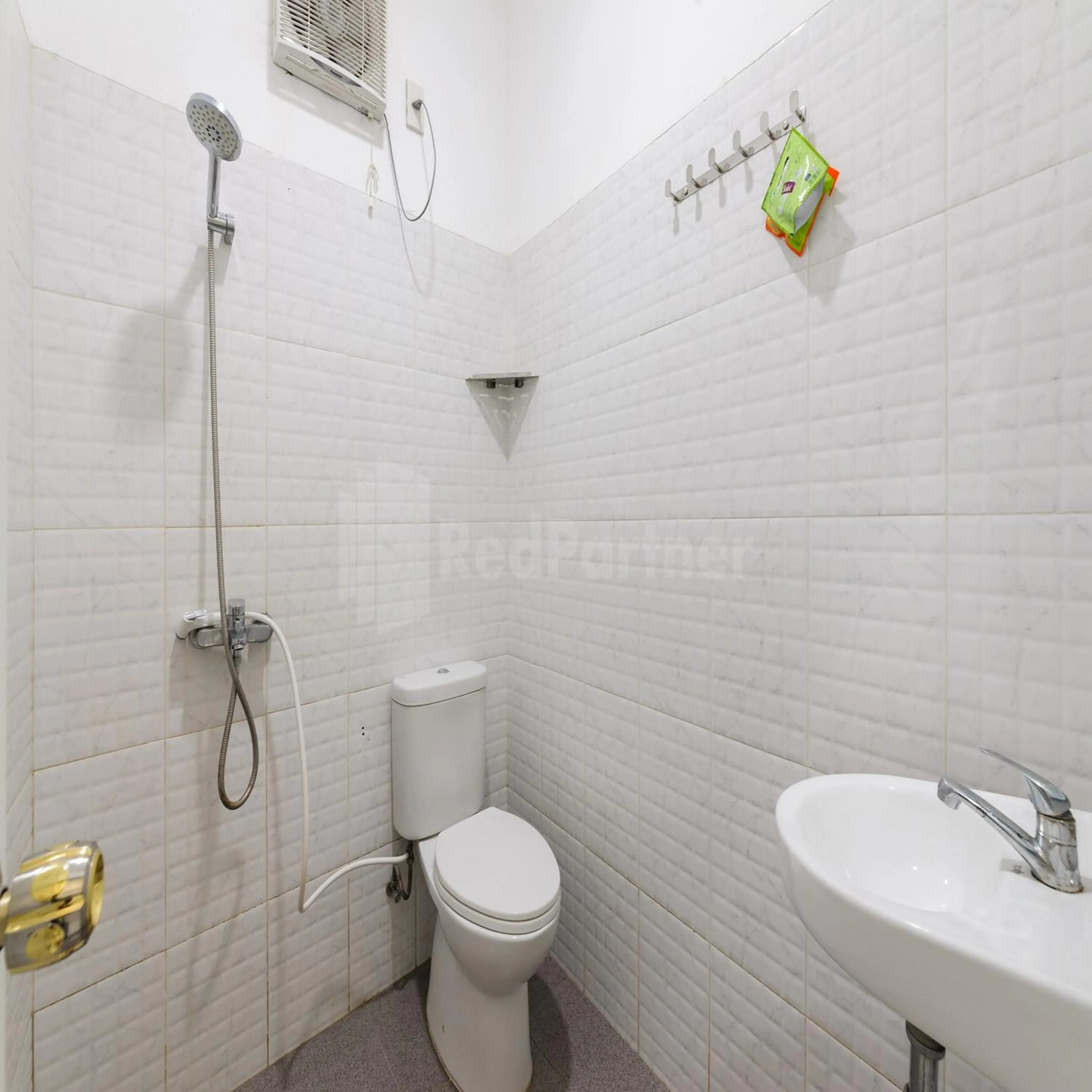 Bathroom in Hotel 78 Parapat Mitra RedDoorz