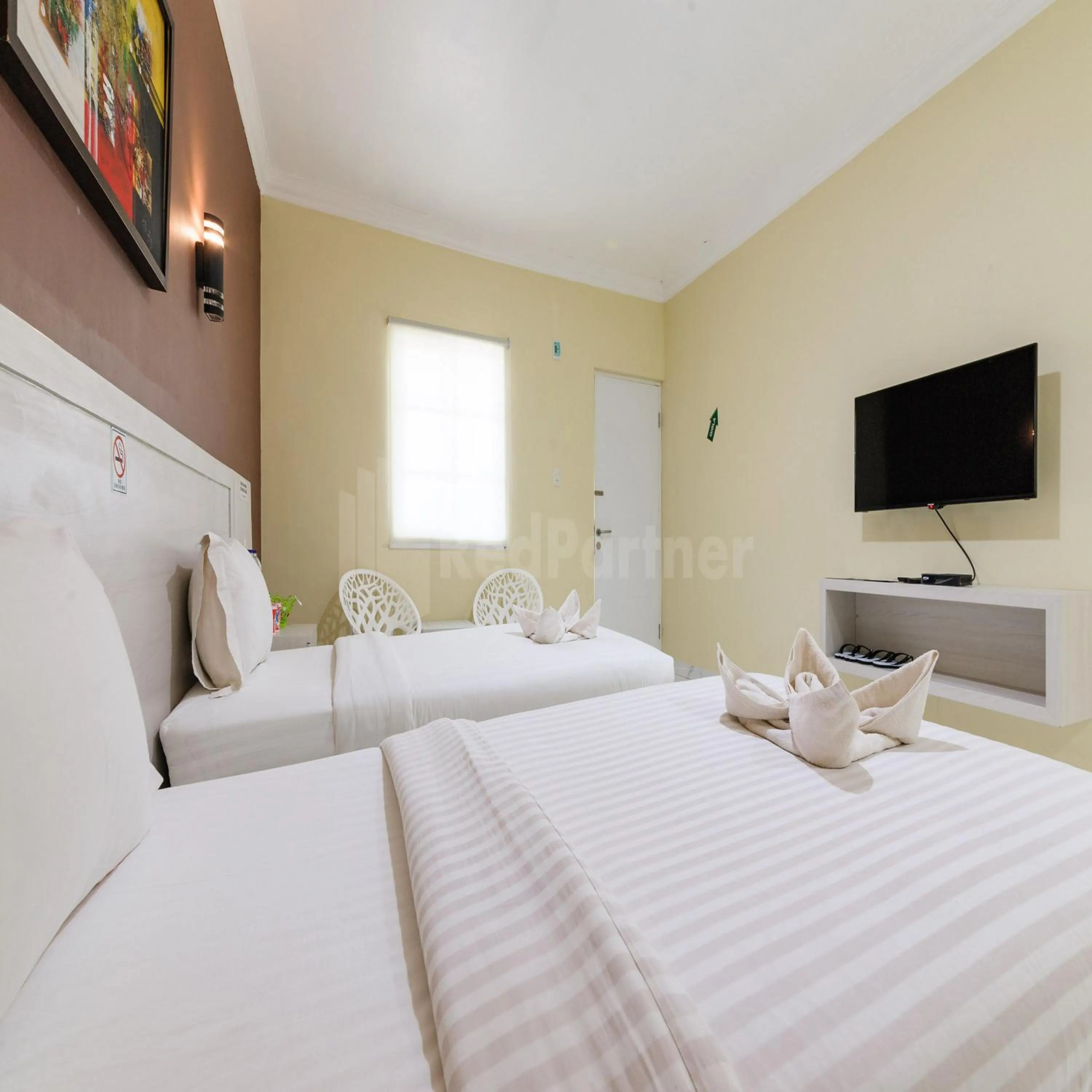 Bedroom, Bed in Hotel 78 Parapat Mitra RedDoorz