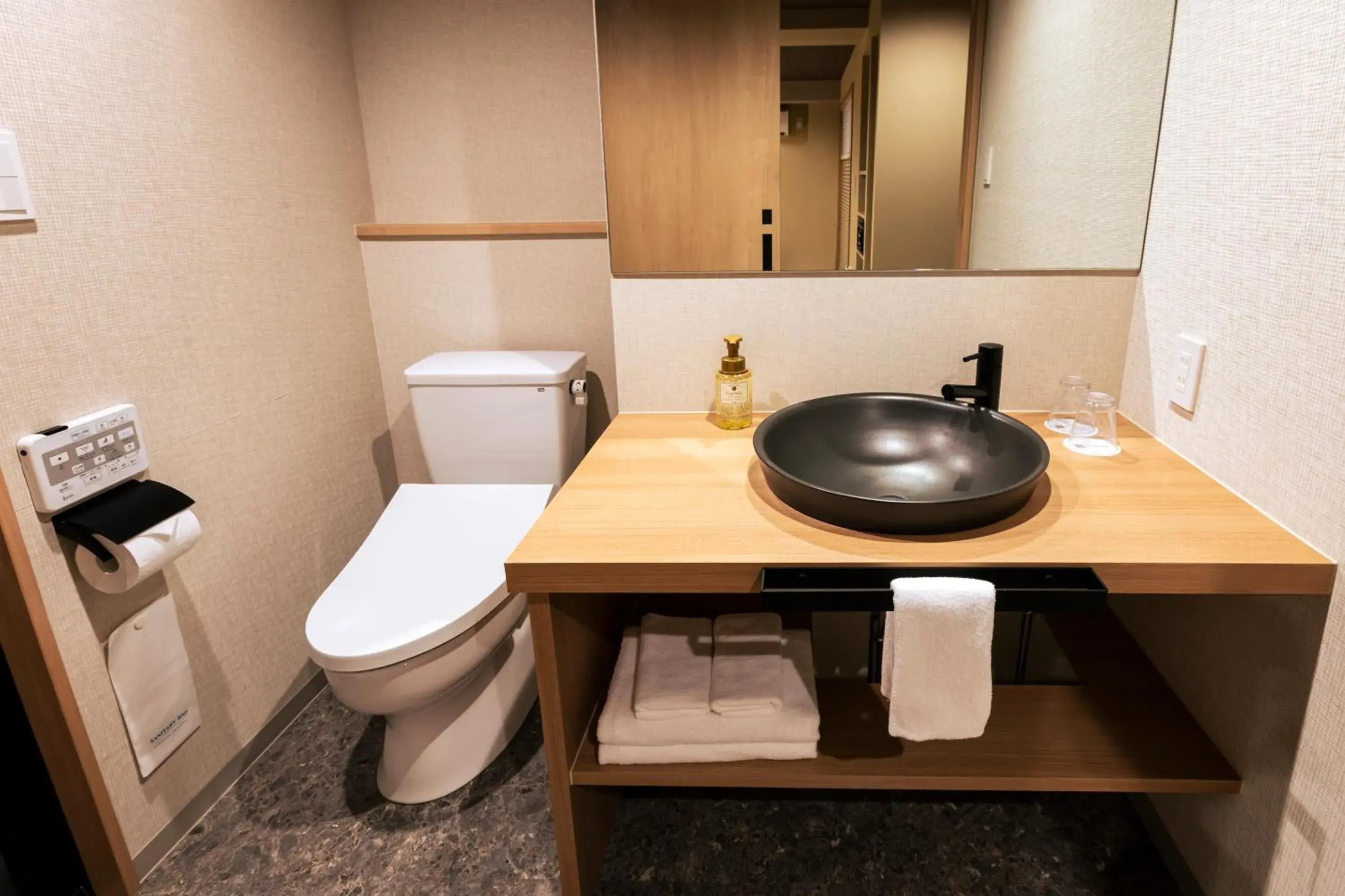 Toilet in Rinn Kitagomon Toilet in Rinn Kitagomon