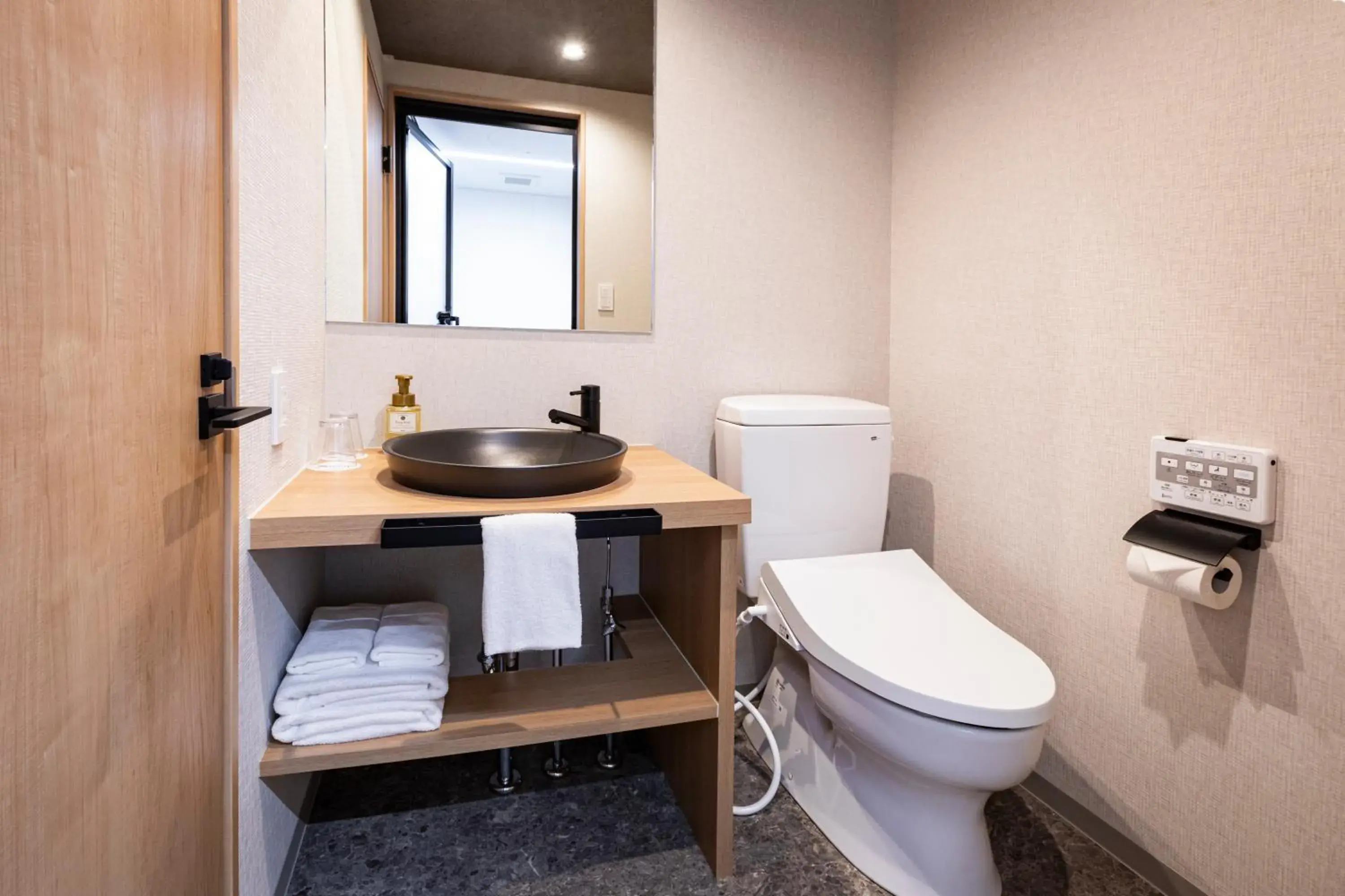 Toilet in Rinn Kitagomon Toilet in Rinn Kitagomon