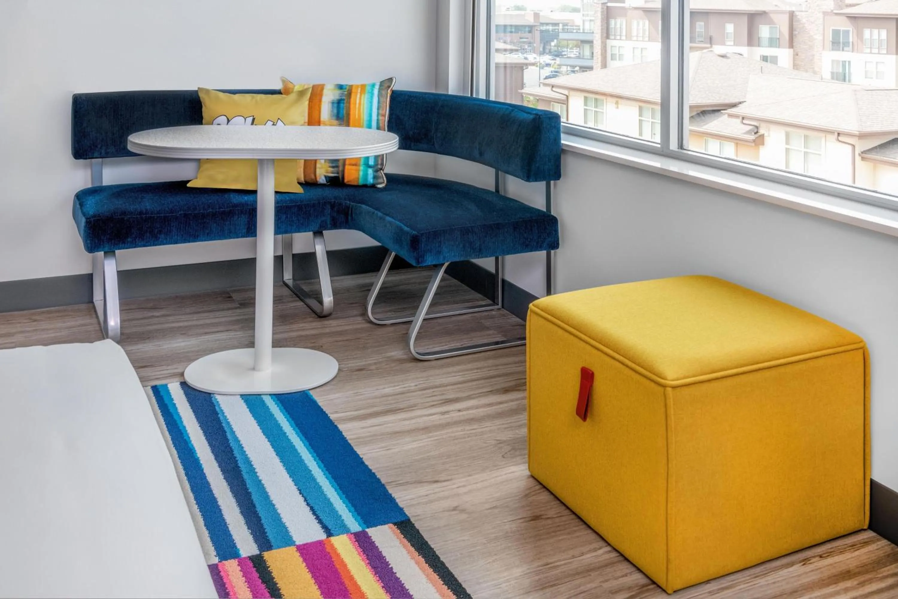 Photo of the whole room in Aloft Denver North Westminster