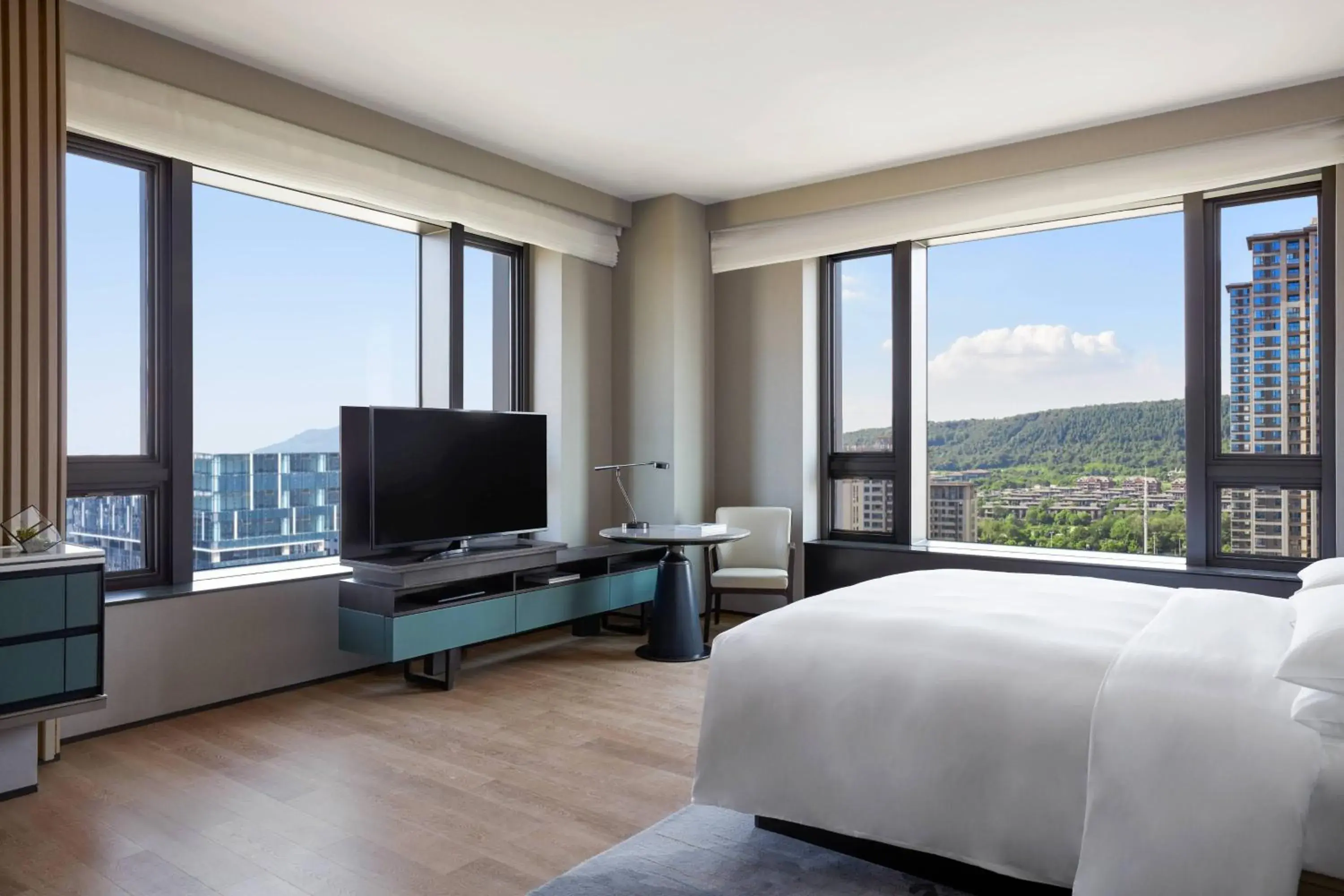 Corner King Room - single occupancy in Wuhan Marriott Hotel Optics Valley Corner King Room - single occupancy in Wuhan Marriott Hotel Optics Valley