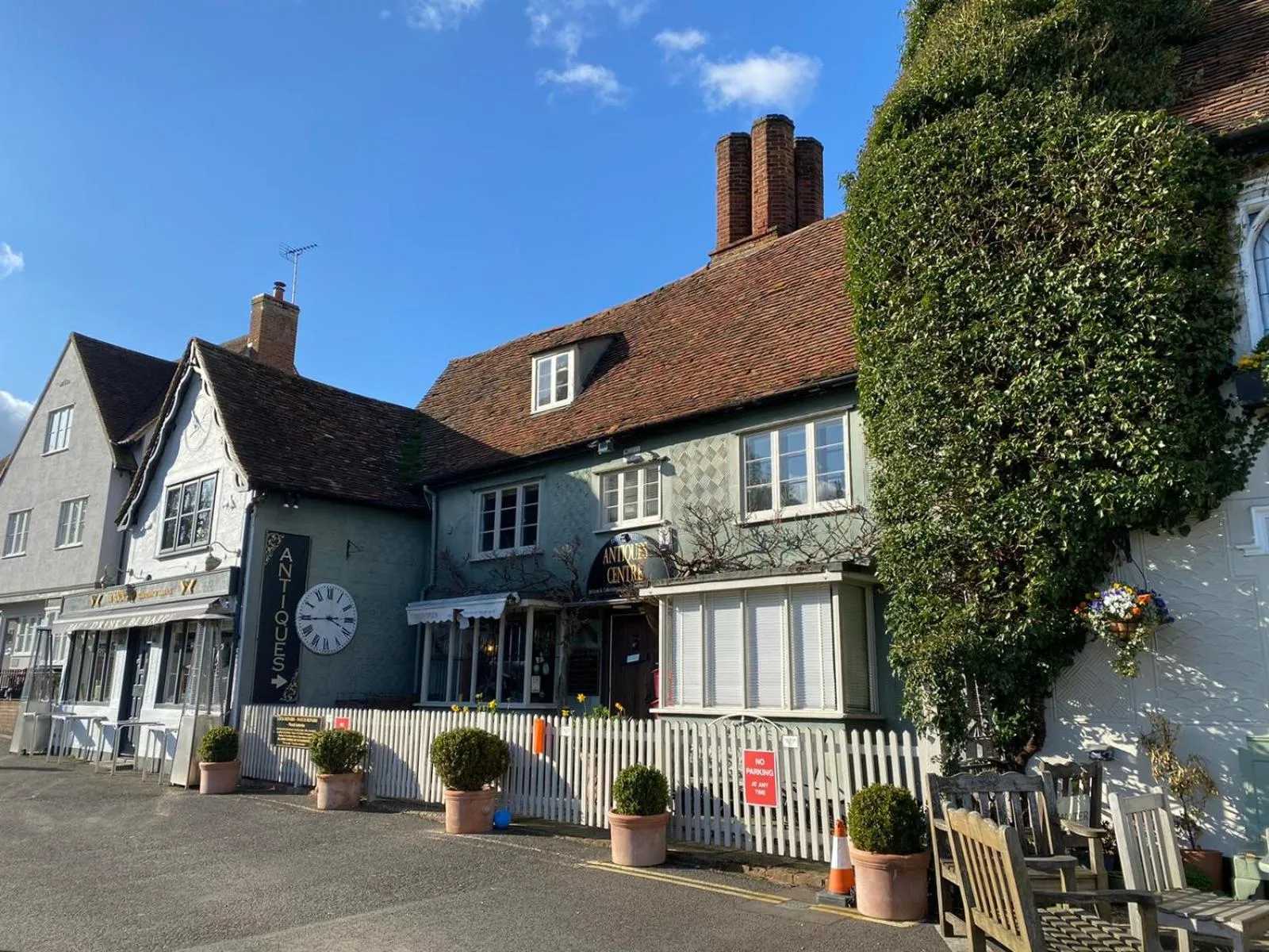 Neighbourhood in Millie's Cottage