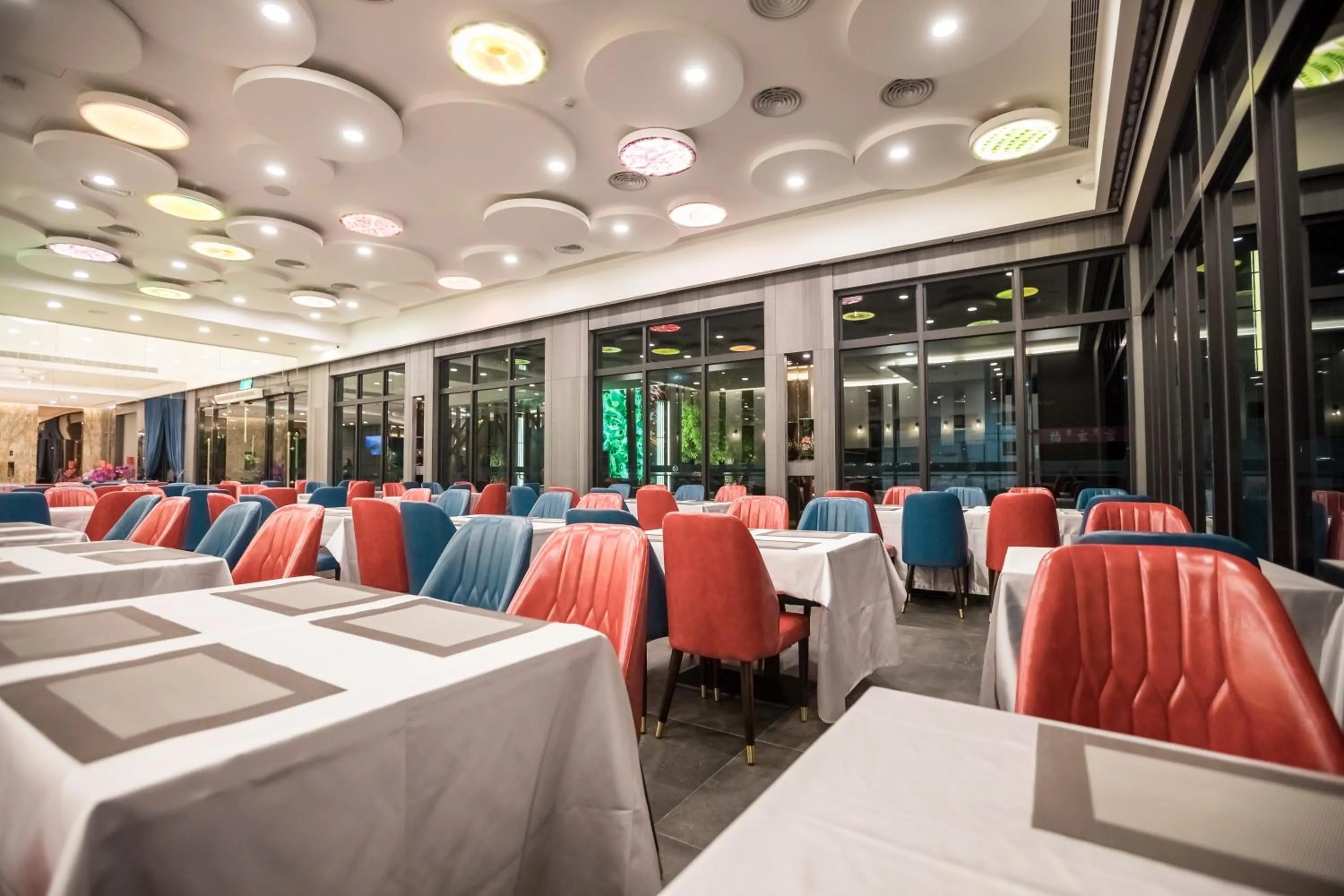 Restaurant/places to eat in Grand Hotel Lili