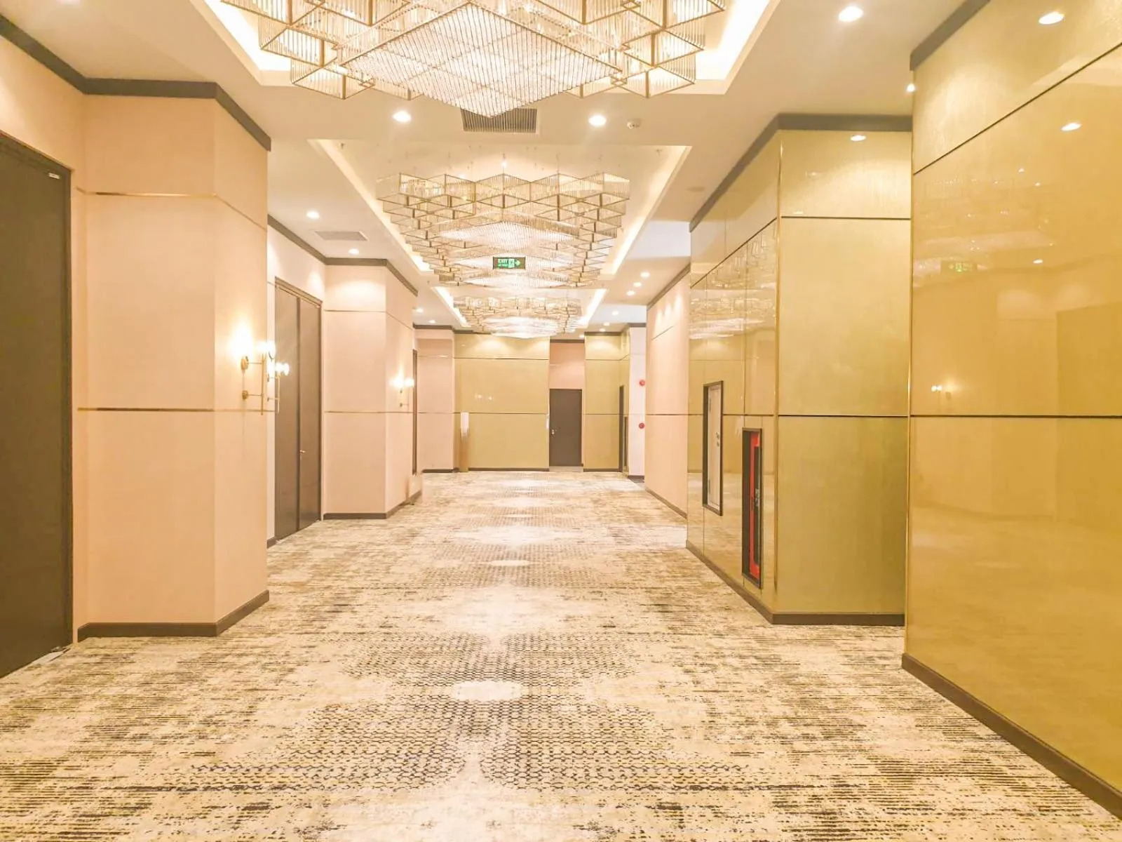 Restaurant/places to eat in Diamond Stars Ben Tre Hotel