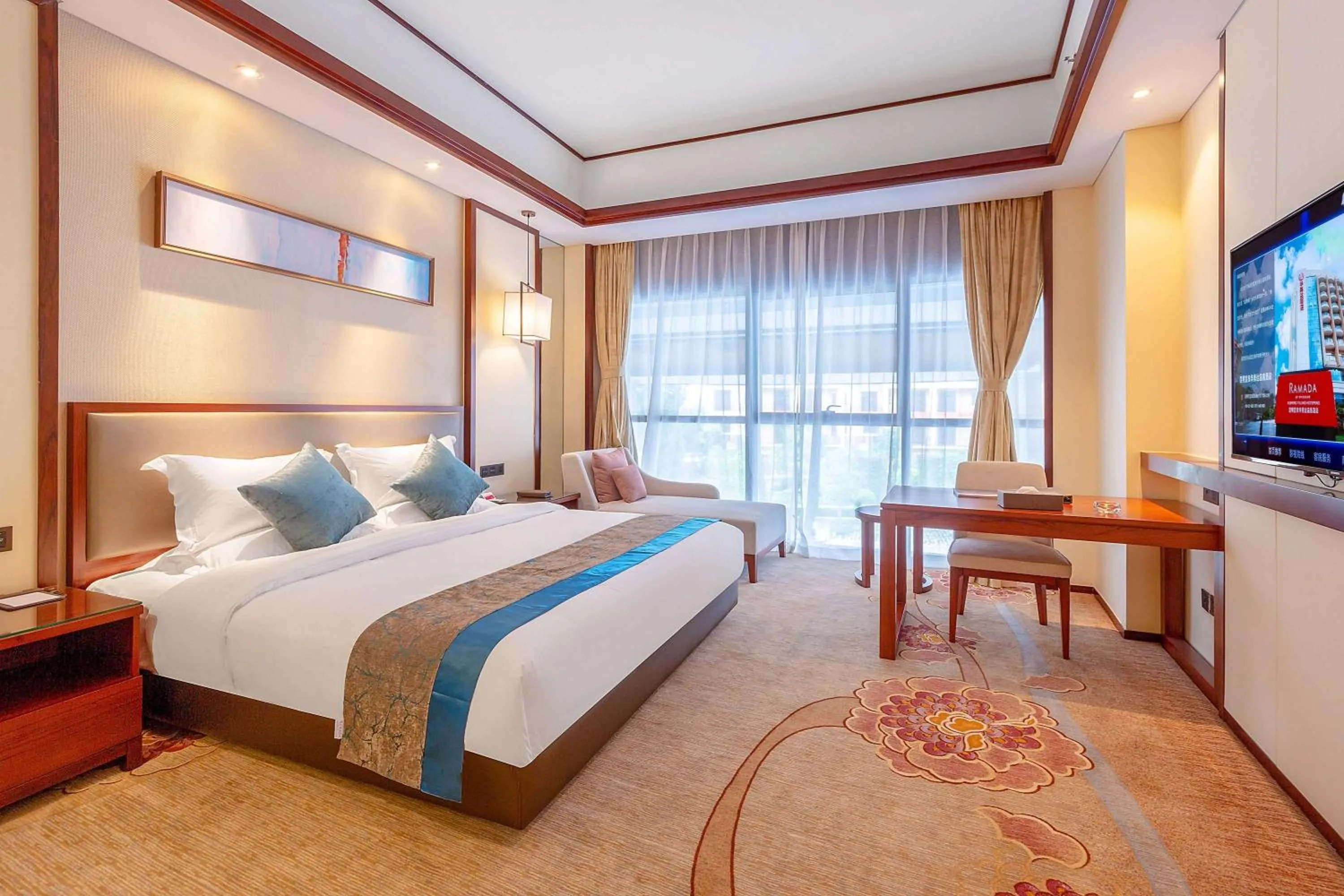 Photo of the whole room in Ramada by Wyndham Kunming YiLiang