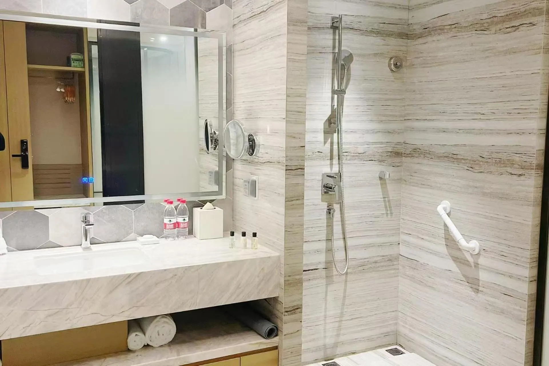 Property building in Wyndham Shanghai Pudong