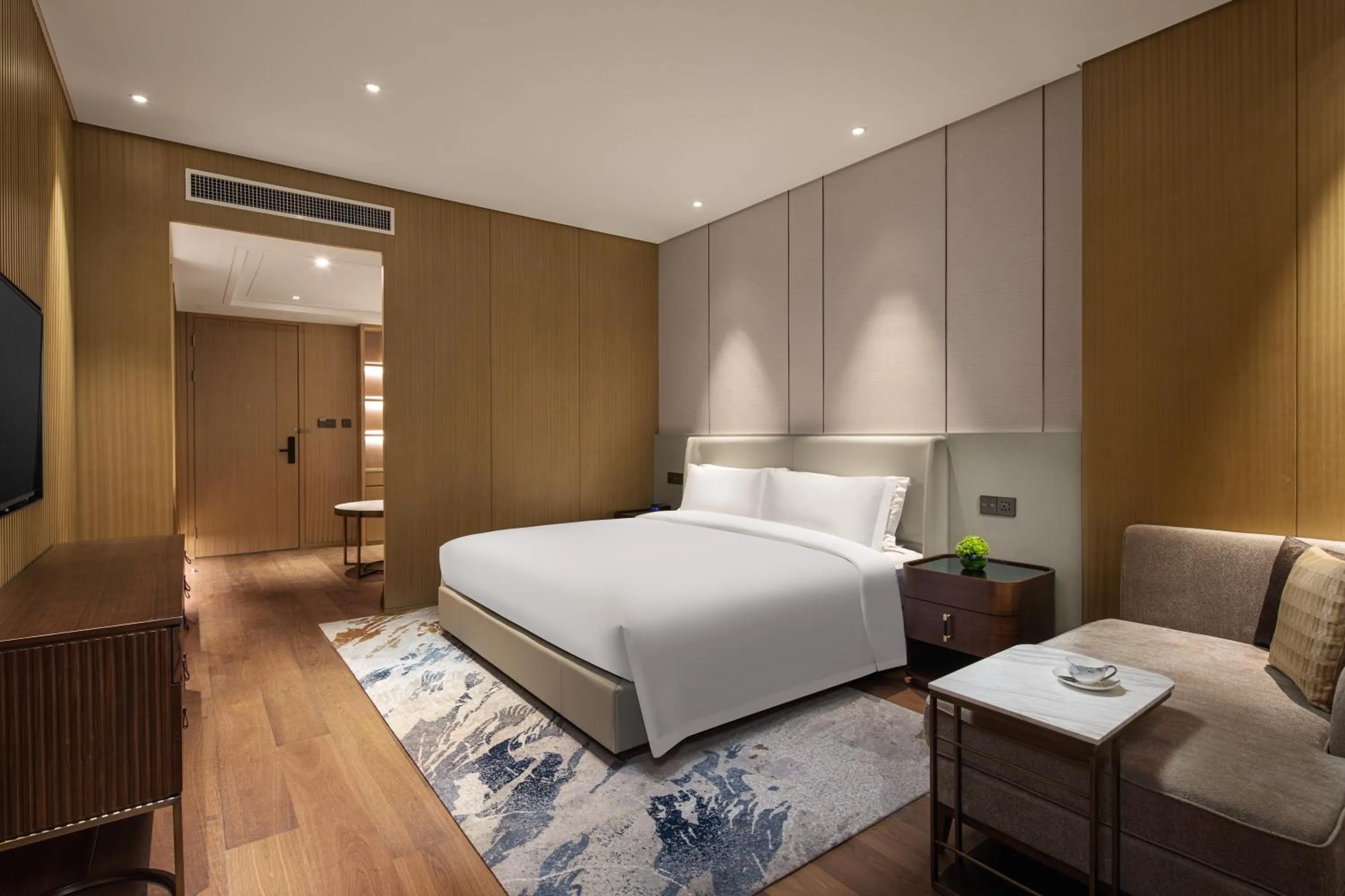 Bedroom, Bed in Wyndham Shanghai Pudong