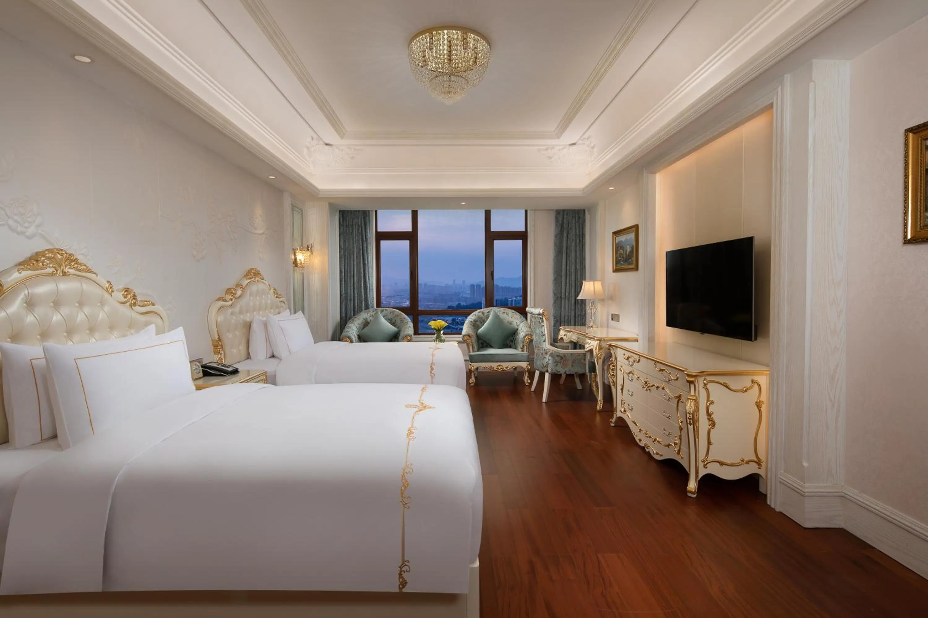 Bed in Wyndham Grand Kunming East