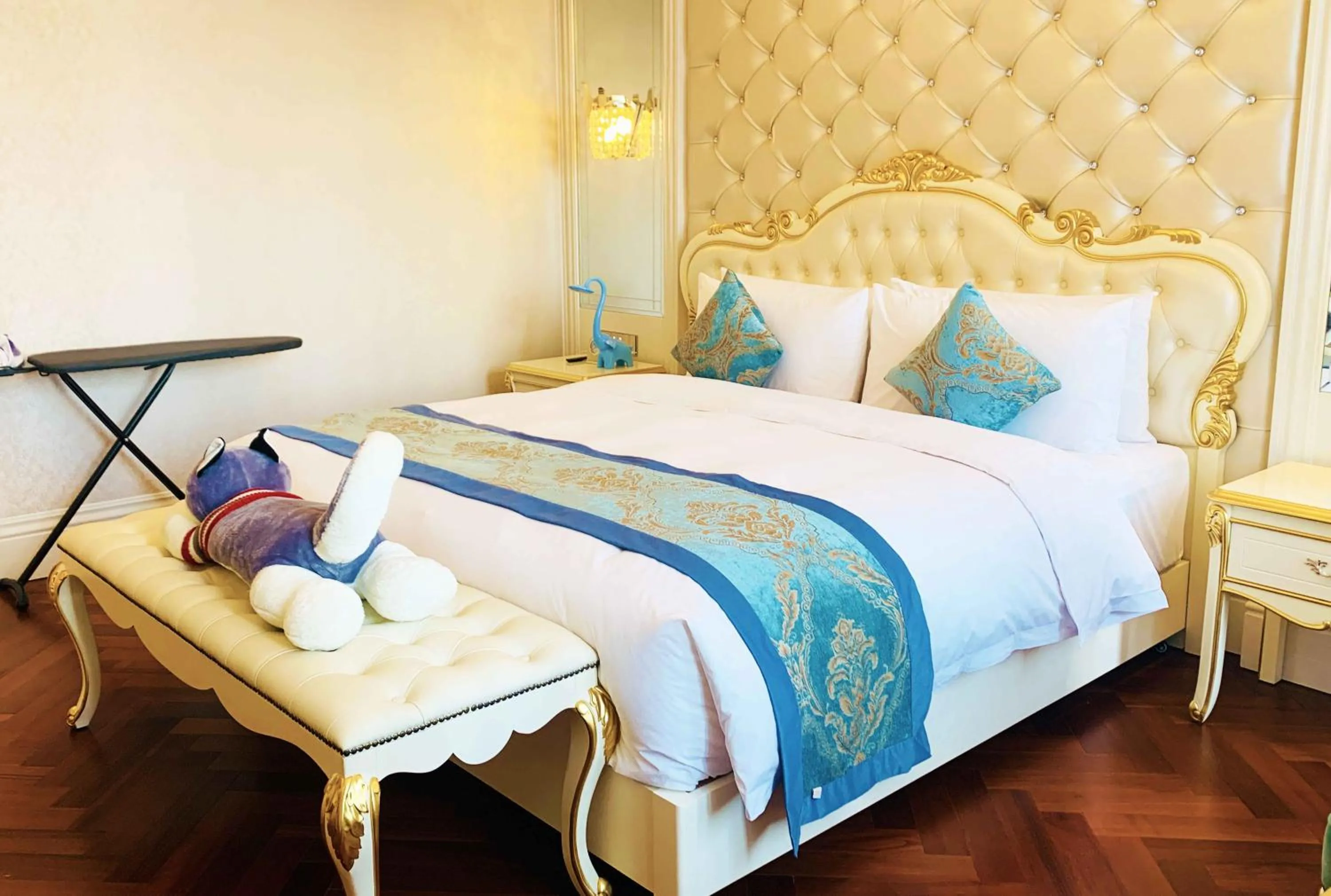 Bed in Wyndham Grand Kunming East