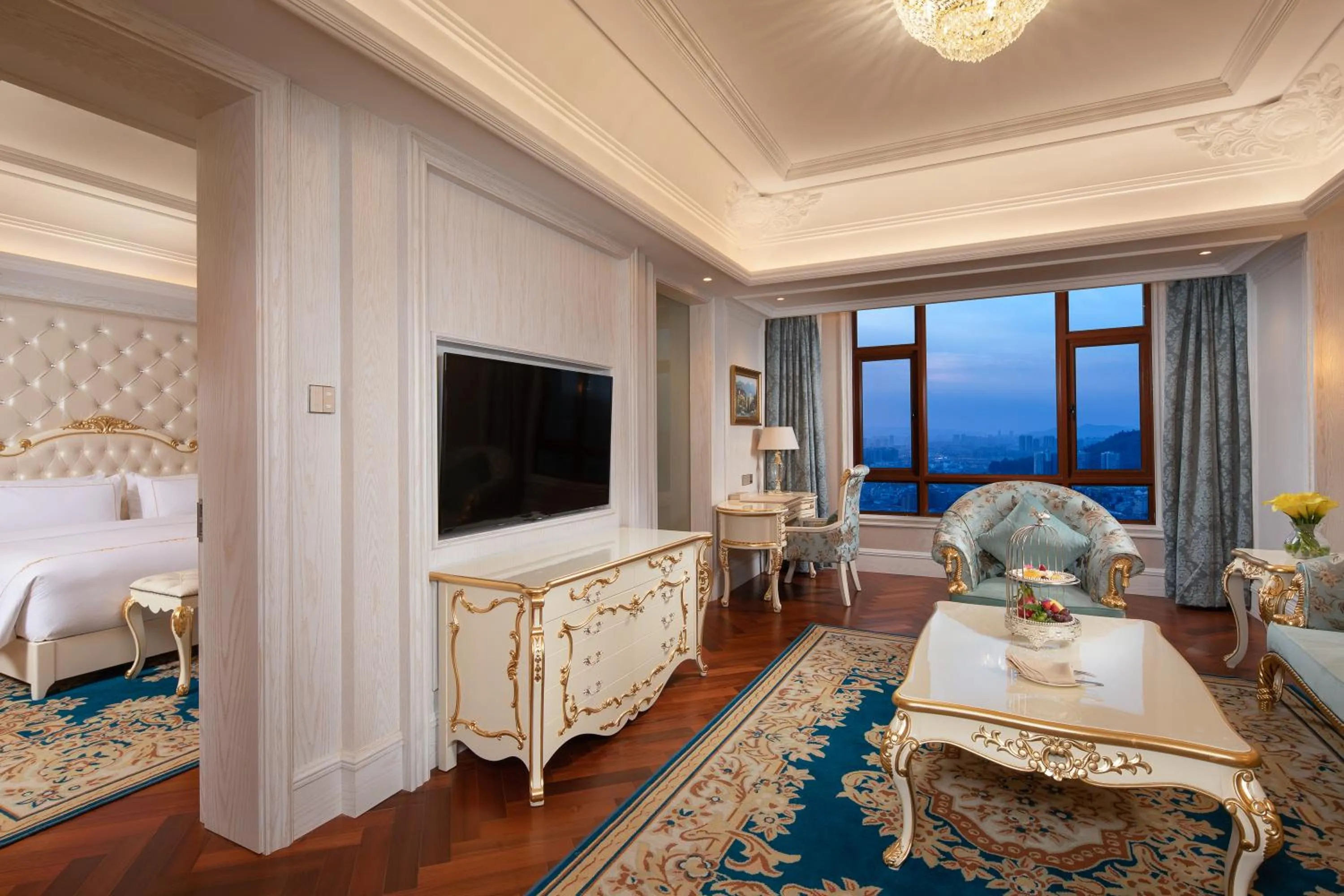 Bed in Wyndham Grand Kunming East