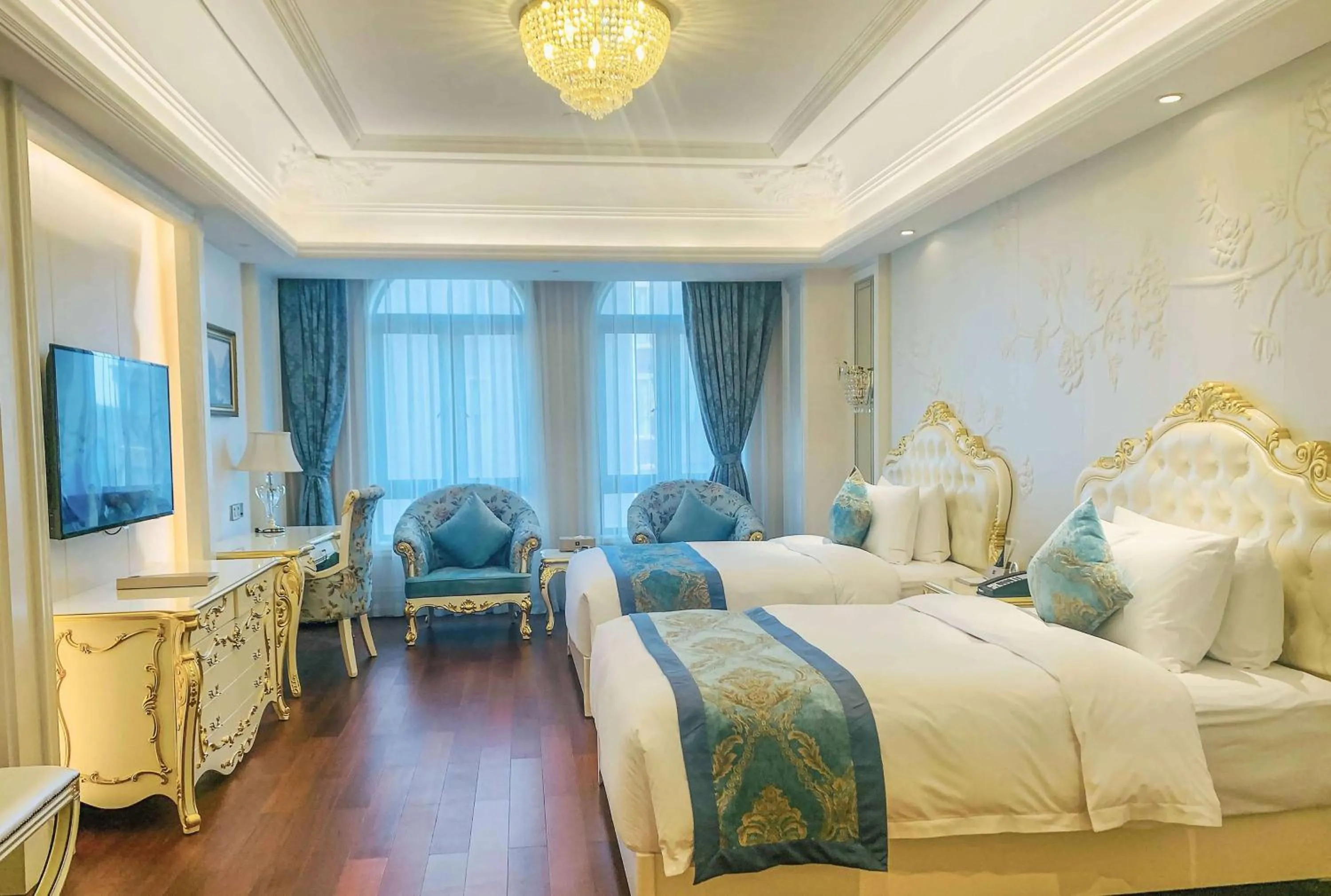 Photo of the whole room, Bed in Wyndham Grand Kunming East