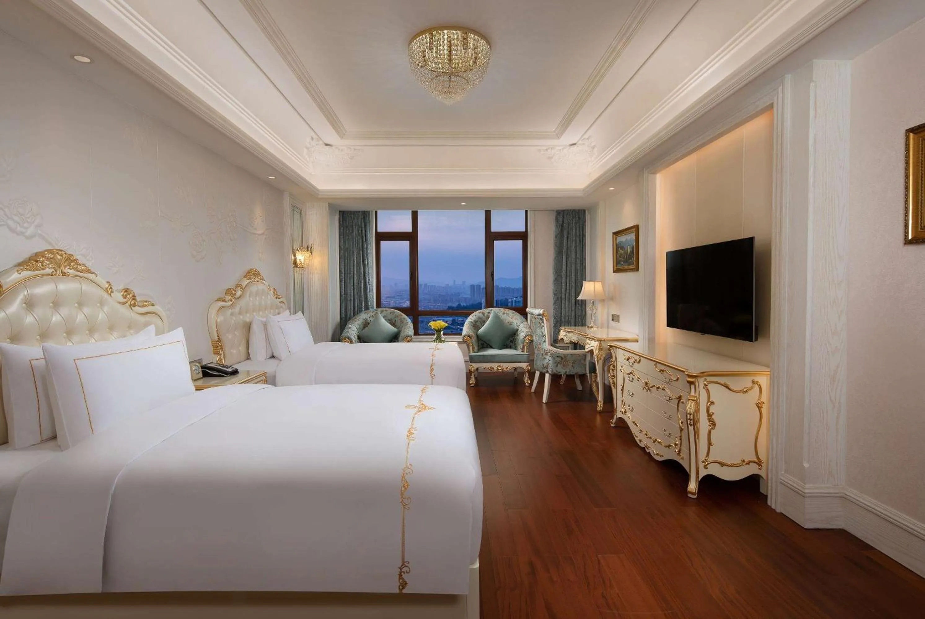 Bed in Wyndham Grand Kunming East