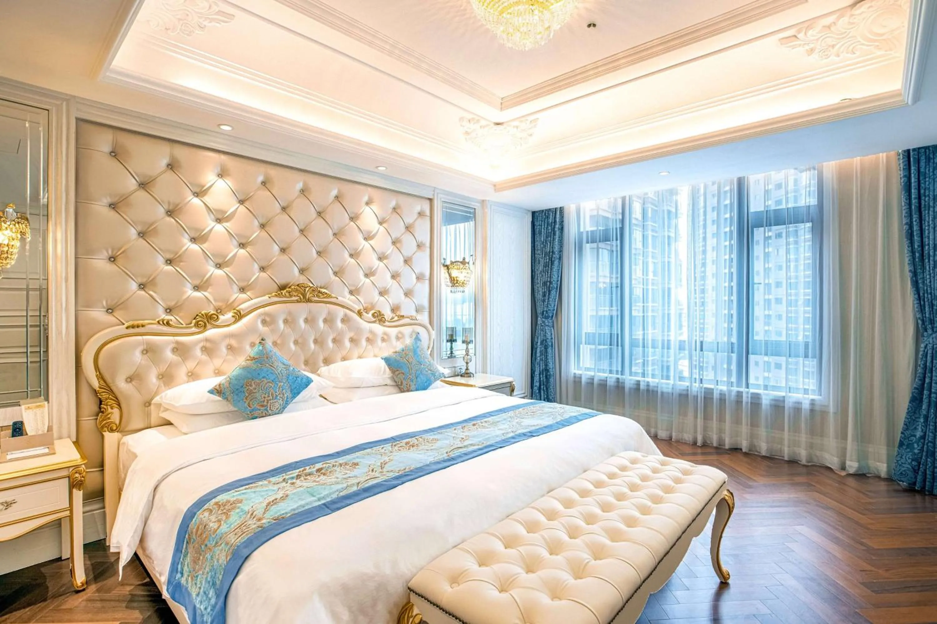Bed in Wyndham Grand Kunming East