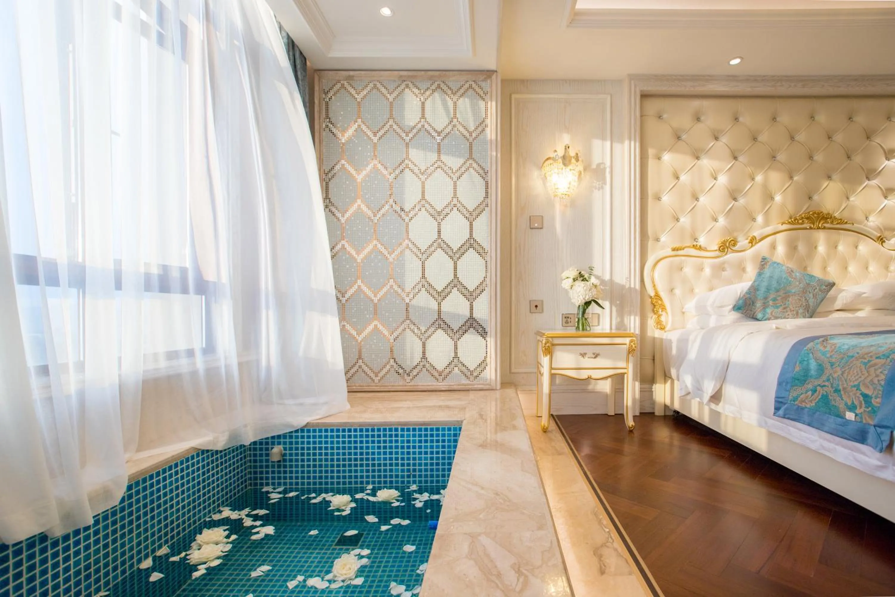 Bed in Wyndham Grand Kunming East