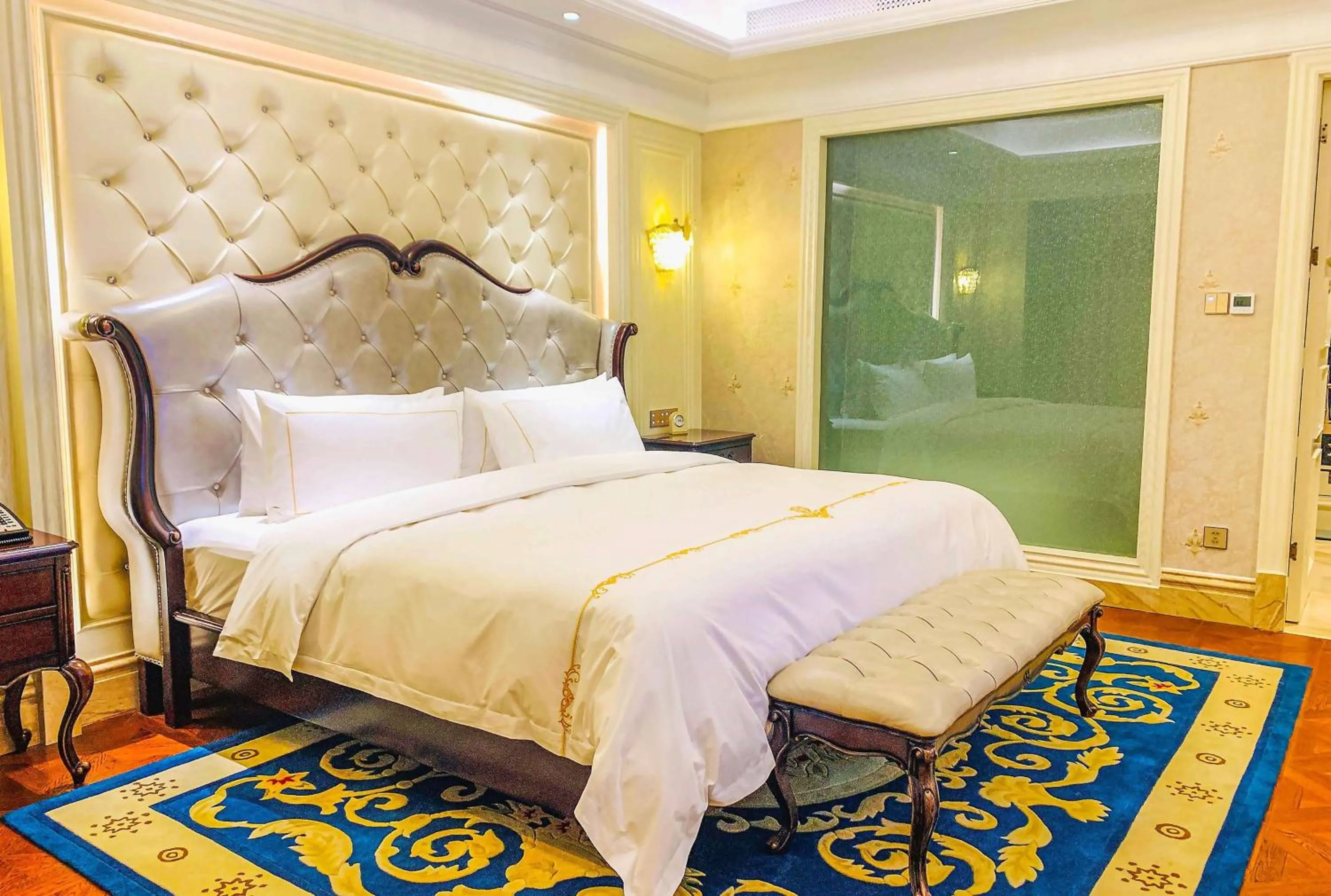Photo of the whole room, Bed in Wyndham Grand Kunming East