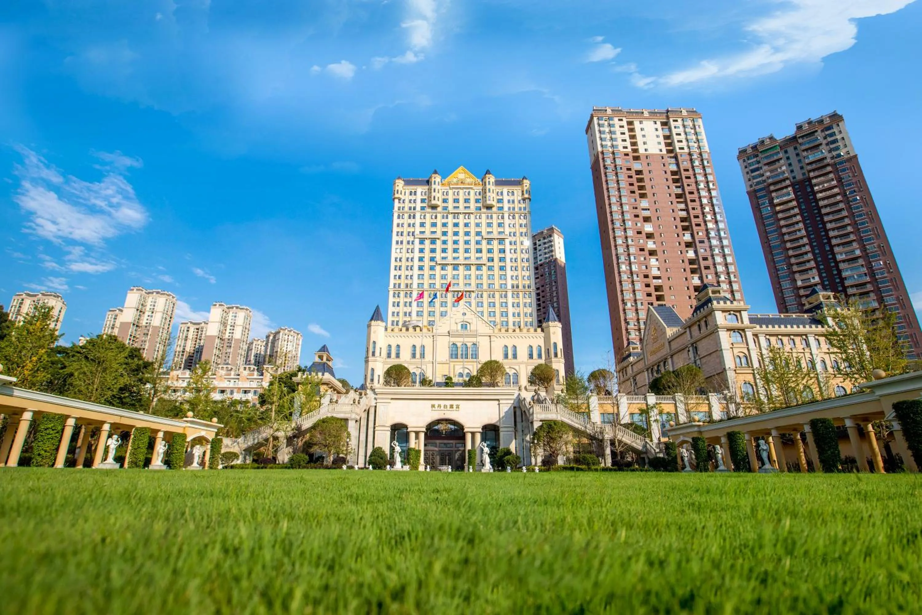 Property building in Wyndham Grand Kunming East