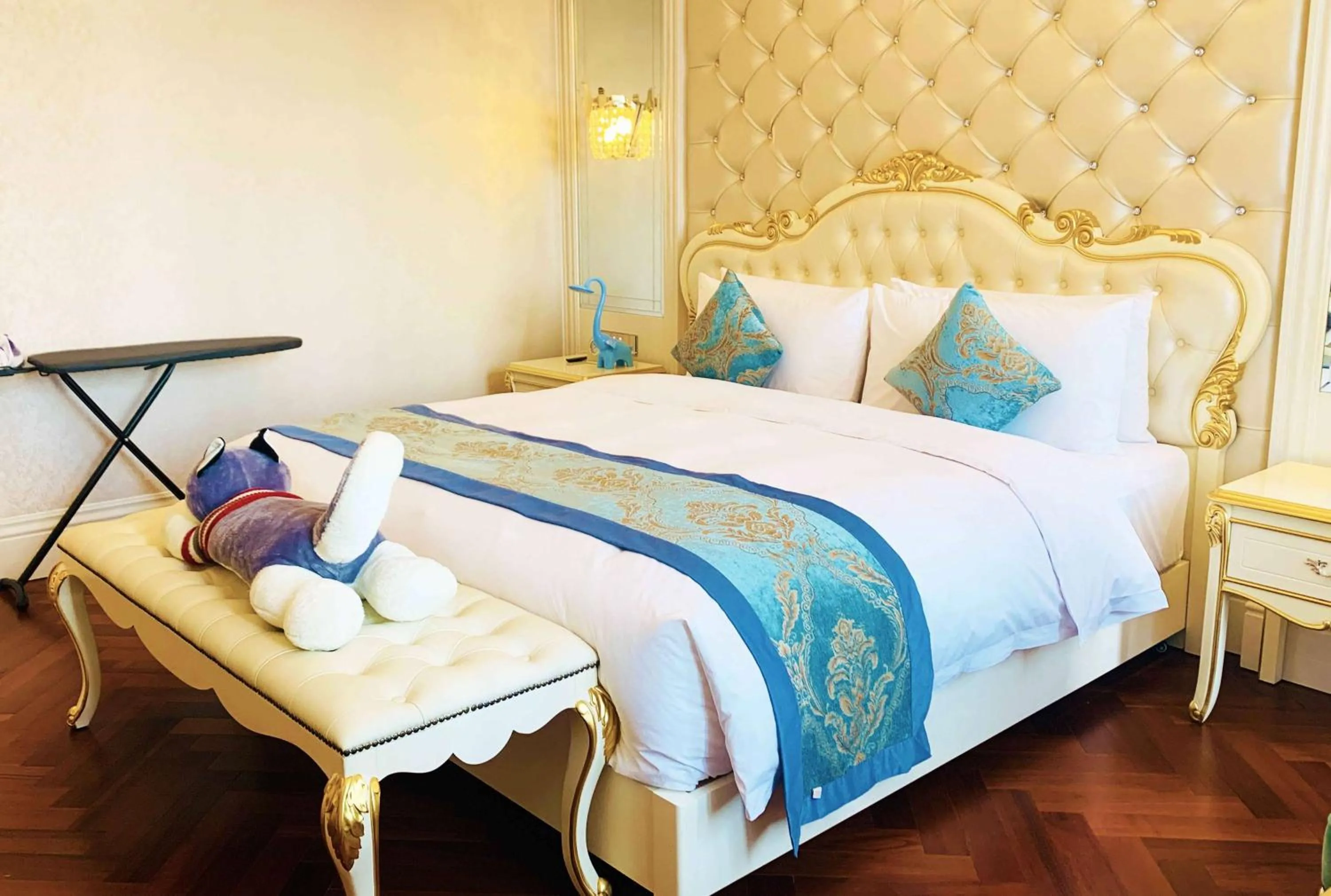 Photo of the whole room, Bed in Wyndham Grand Kunming East