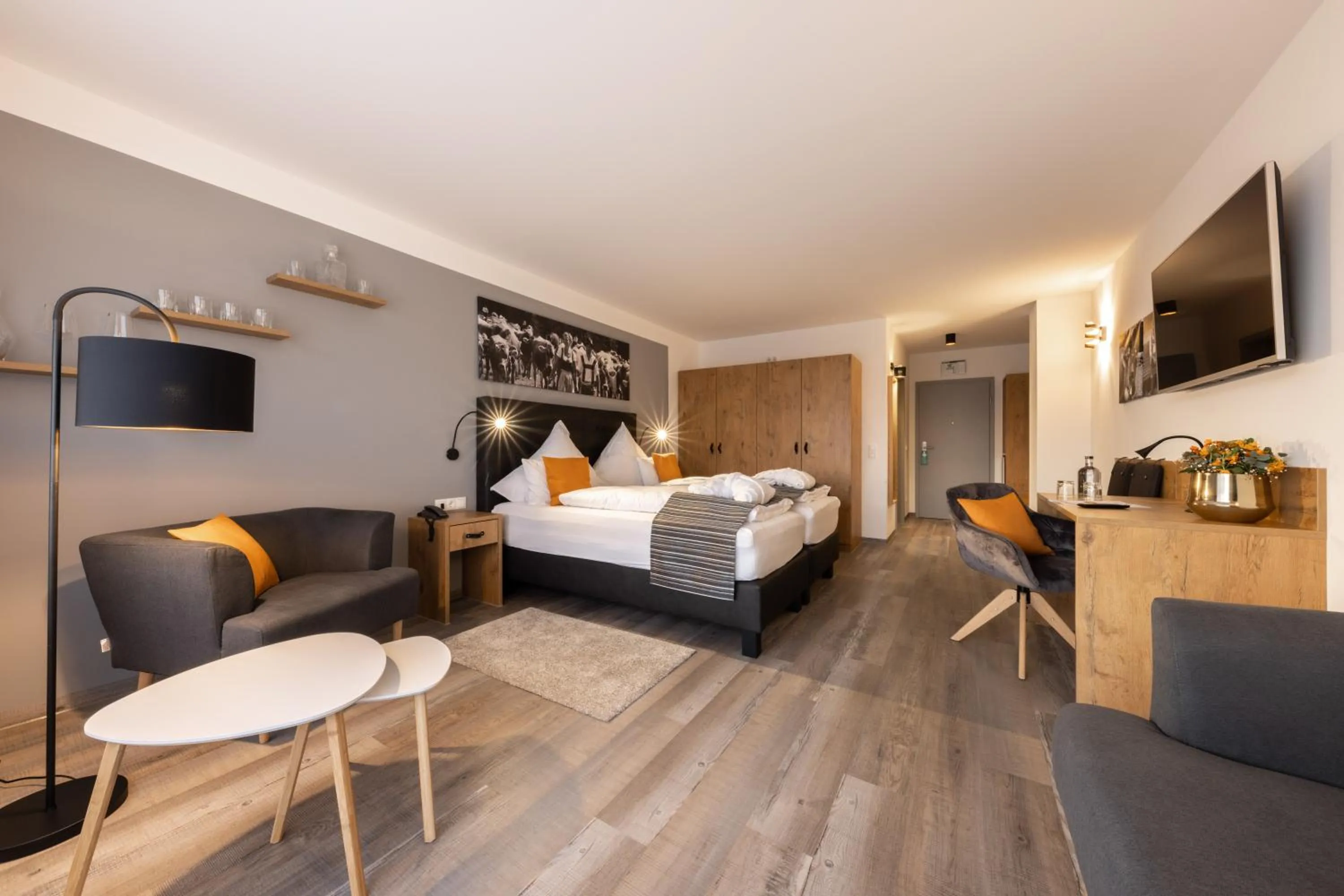 Communal lounge/ TV room, Bed in Hotel Tanneck