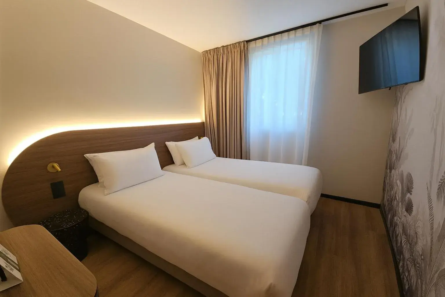 Standard Twin Room in Logis Hôtel de Port d'Alon - St Cyr sur Mer Standard Twin Room in Logis Hôtel de Port d'Alon - St Cyr sur Mer