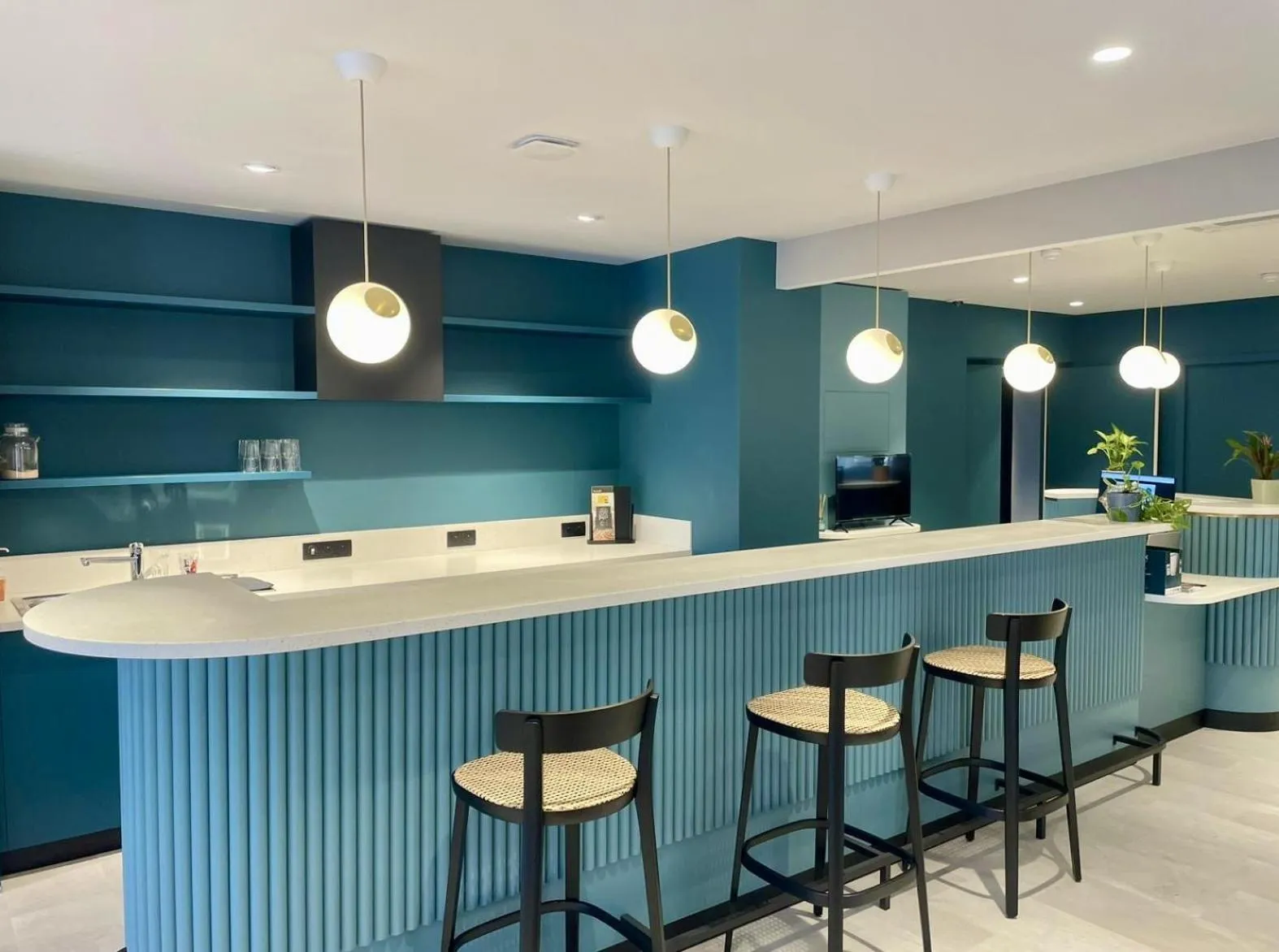 Lobby or reception in Logis Hôtel de Port d'Alon - St Cyr sur Mer