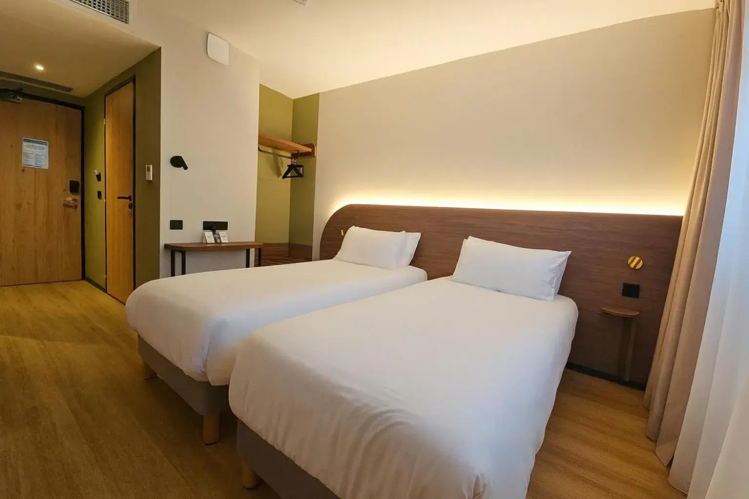 Standard Twin Room in Logis Hôtel de Port d'Alon - St Cyr sur Mer Standard Twin Room in Logis Hôtel de Port d'Alon - St Cyr sur Mer
