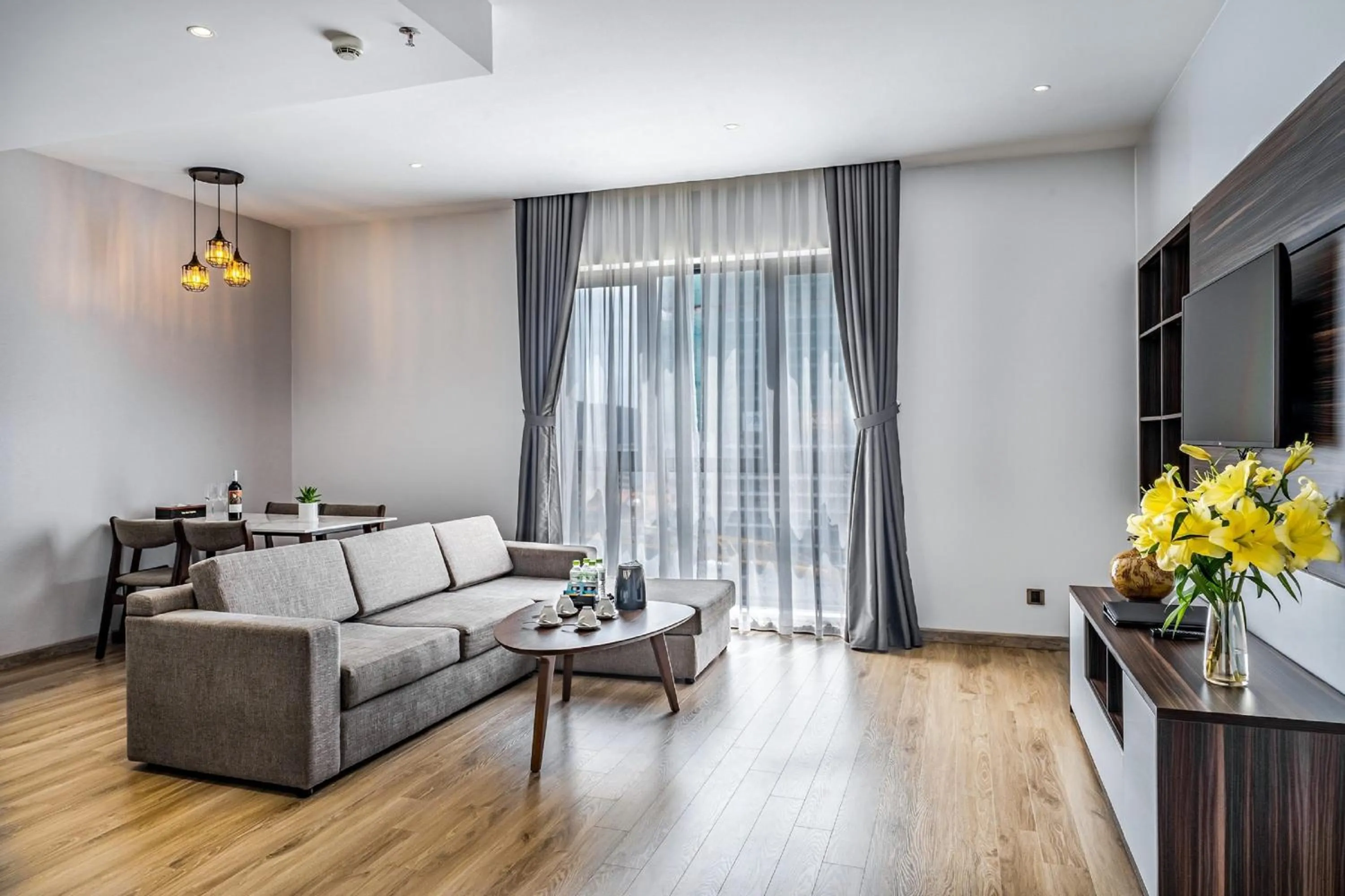 Communal lounge/ TV room in The Cap Hotel