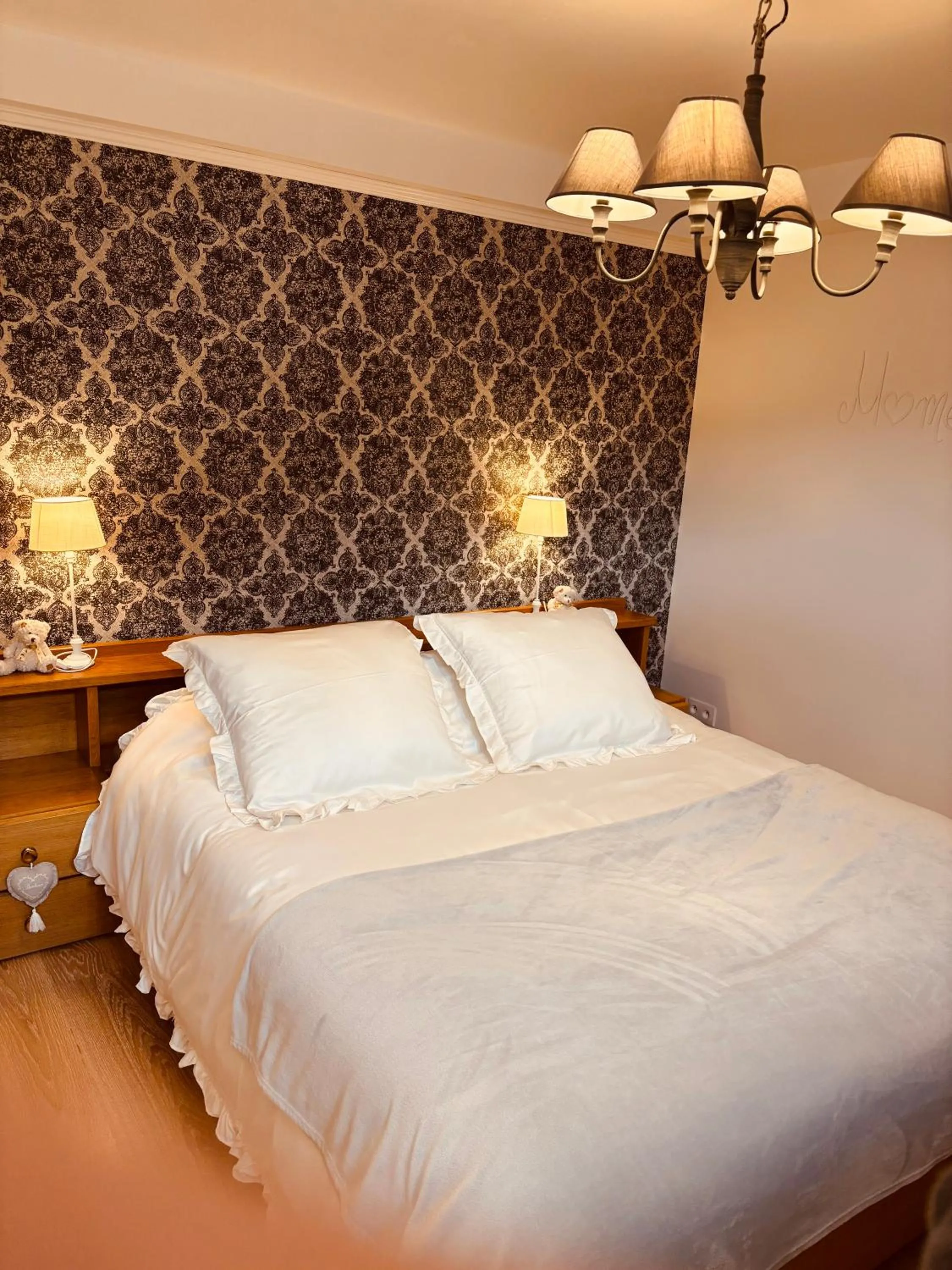 Bedroom, Bed in Au refuge du spéléo