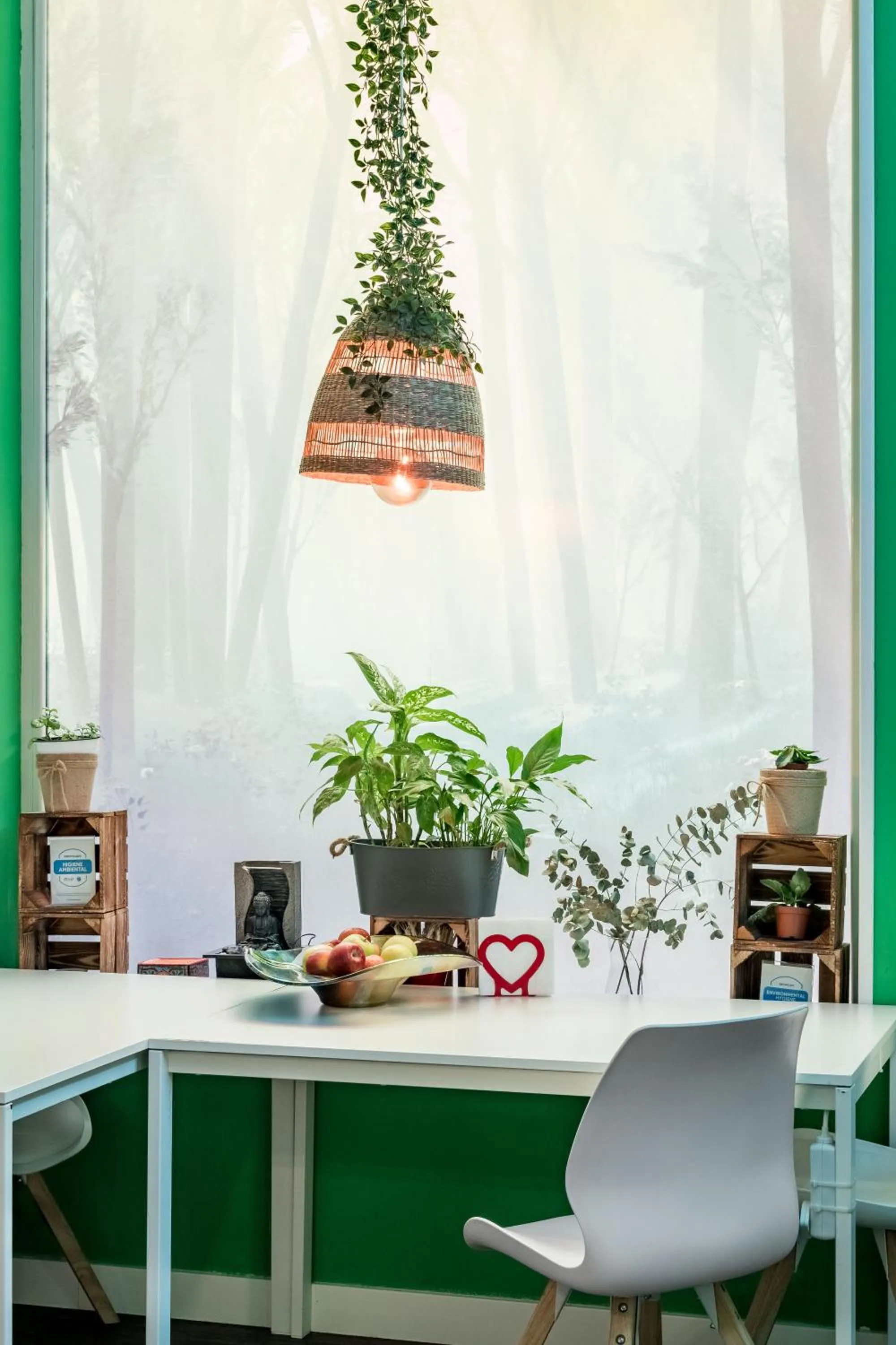 Dining area in OXYGEN HOSTEL Capsula