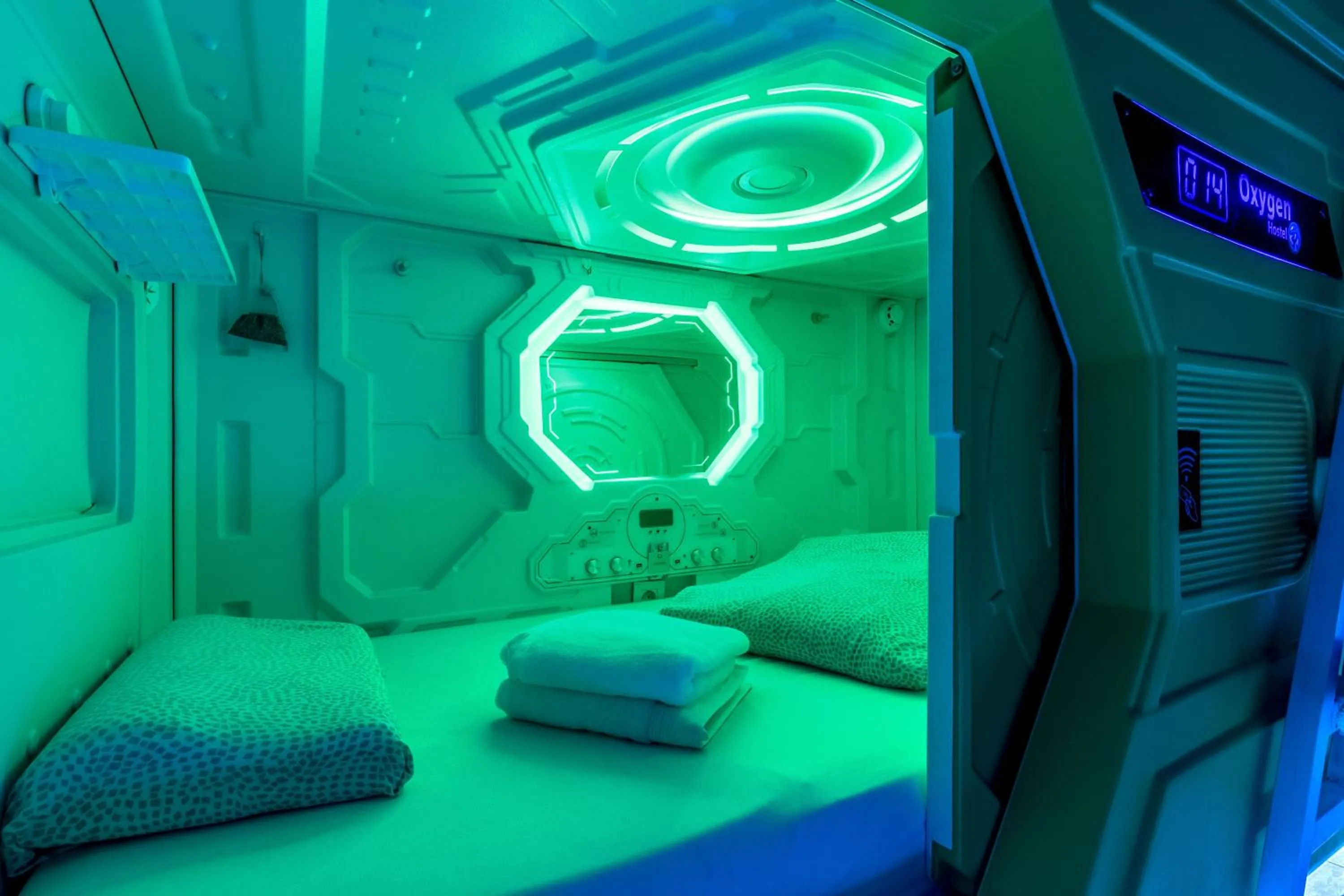 Bed in OXYGEN HOSTEL Capsula