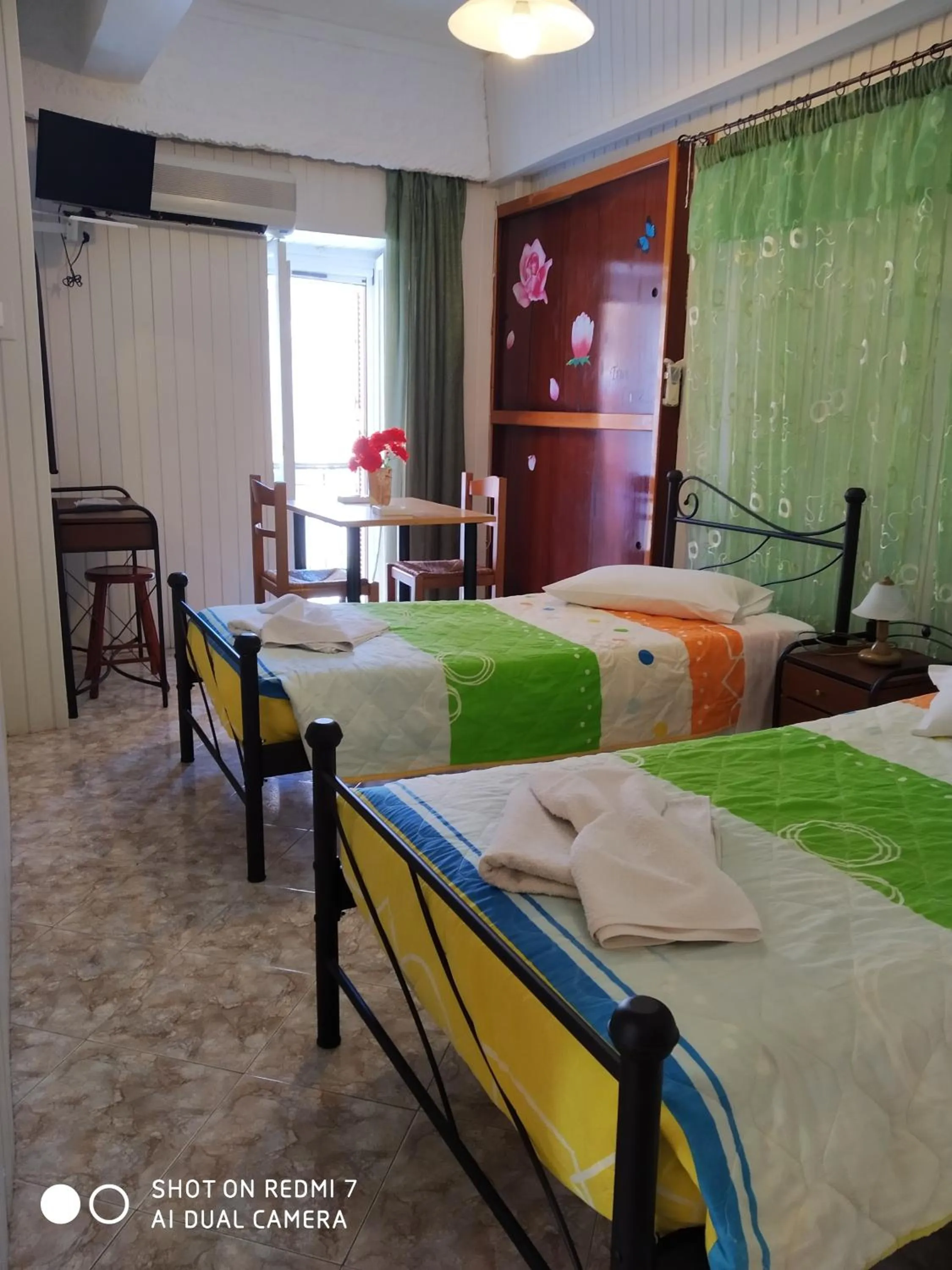 Bed in HERMOUPOLI ROOMS