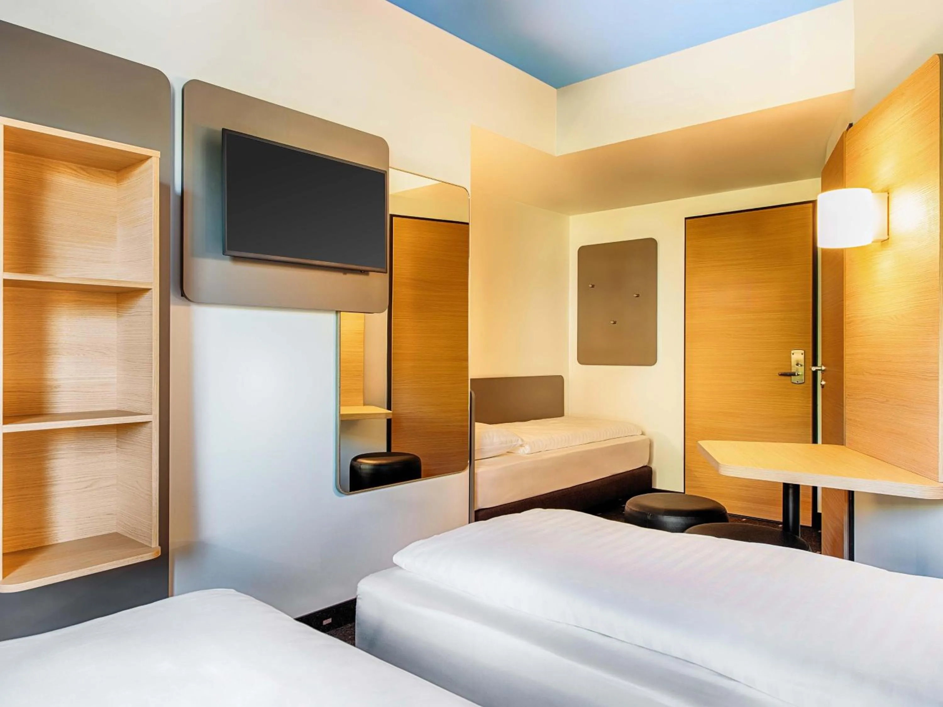 Photo of the whole room, Bed in B&B Hotel Chemnitz