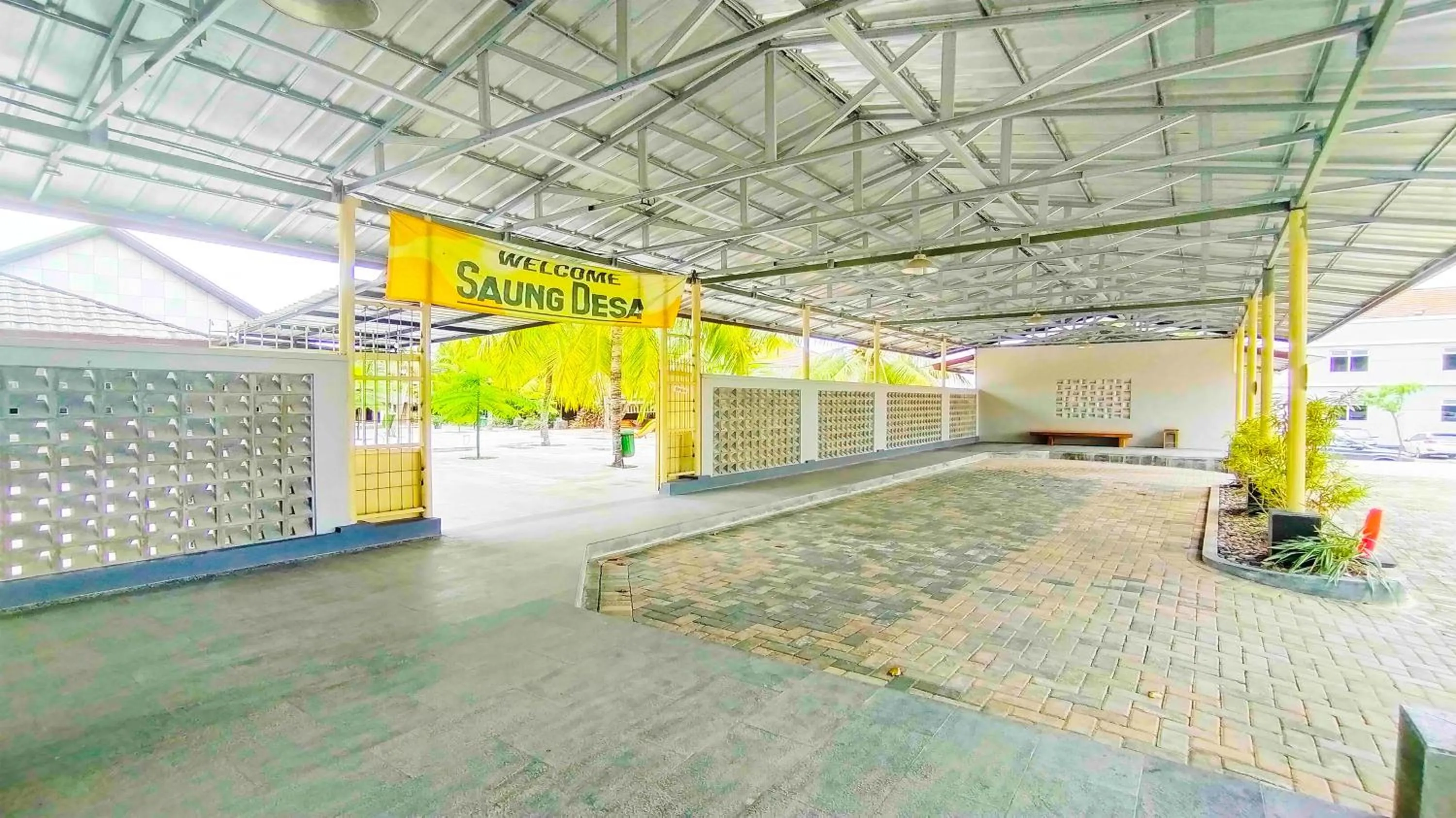 Restaurant/places to eat in Kuraya Hotel Residence