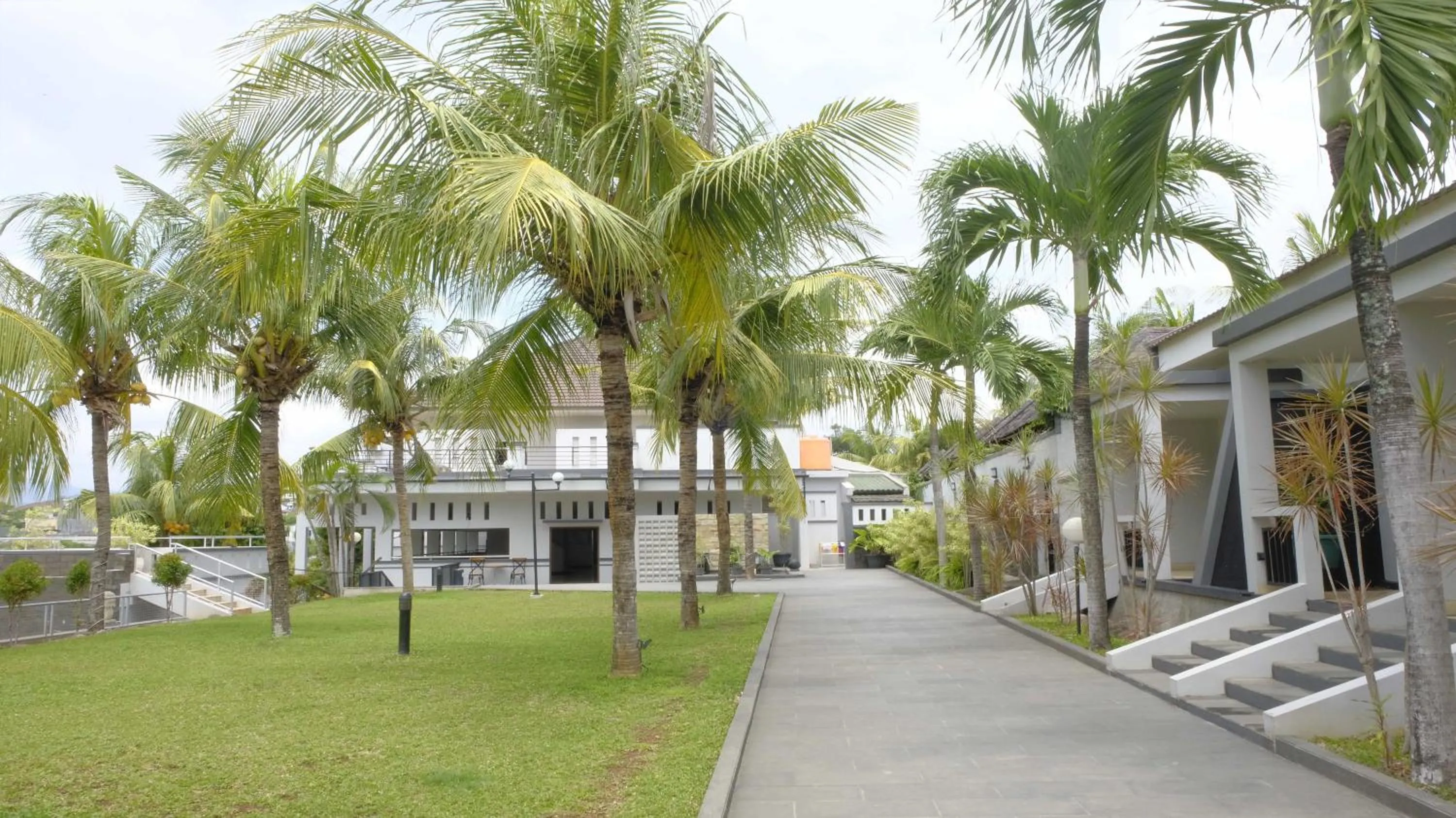 Garden in Kuraya Hotel Residence