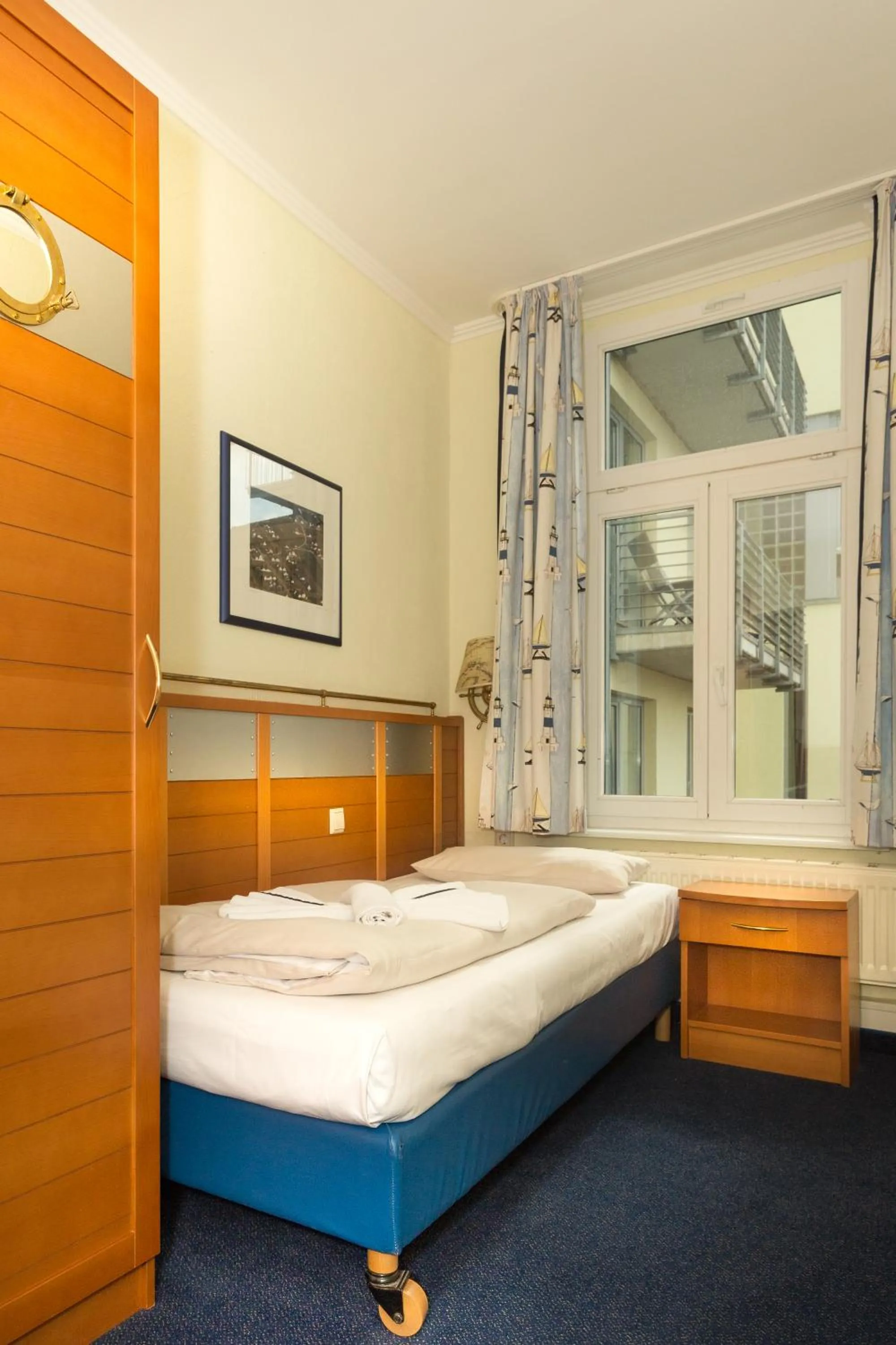 Photo of the whole room, Bed in Hiddenseer Hotel