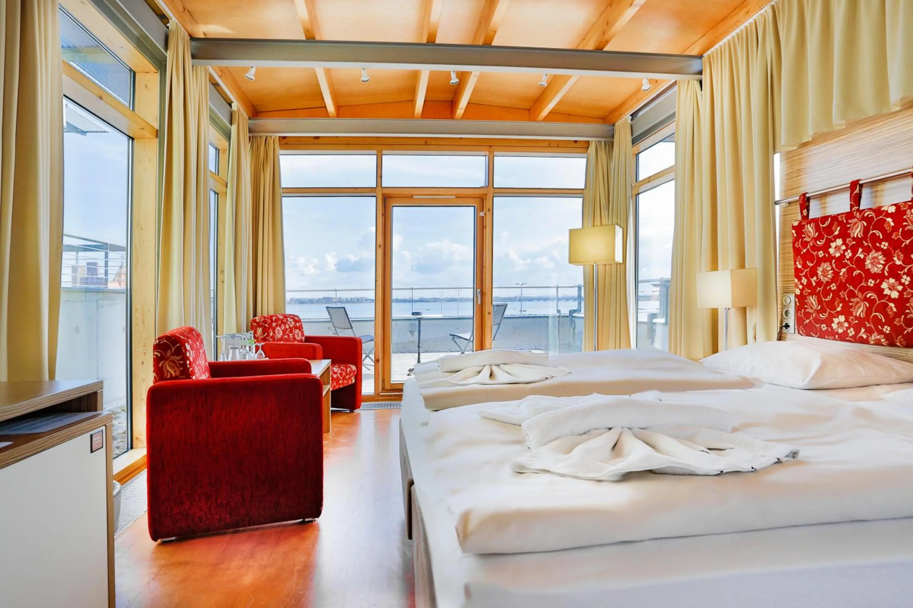 Photo of the whole room, Bed in Hiddenseer Hotel