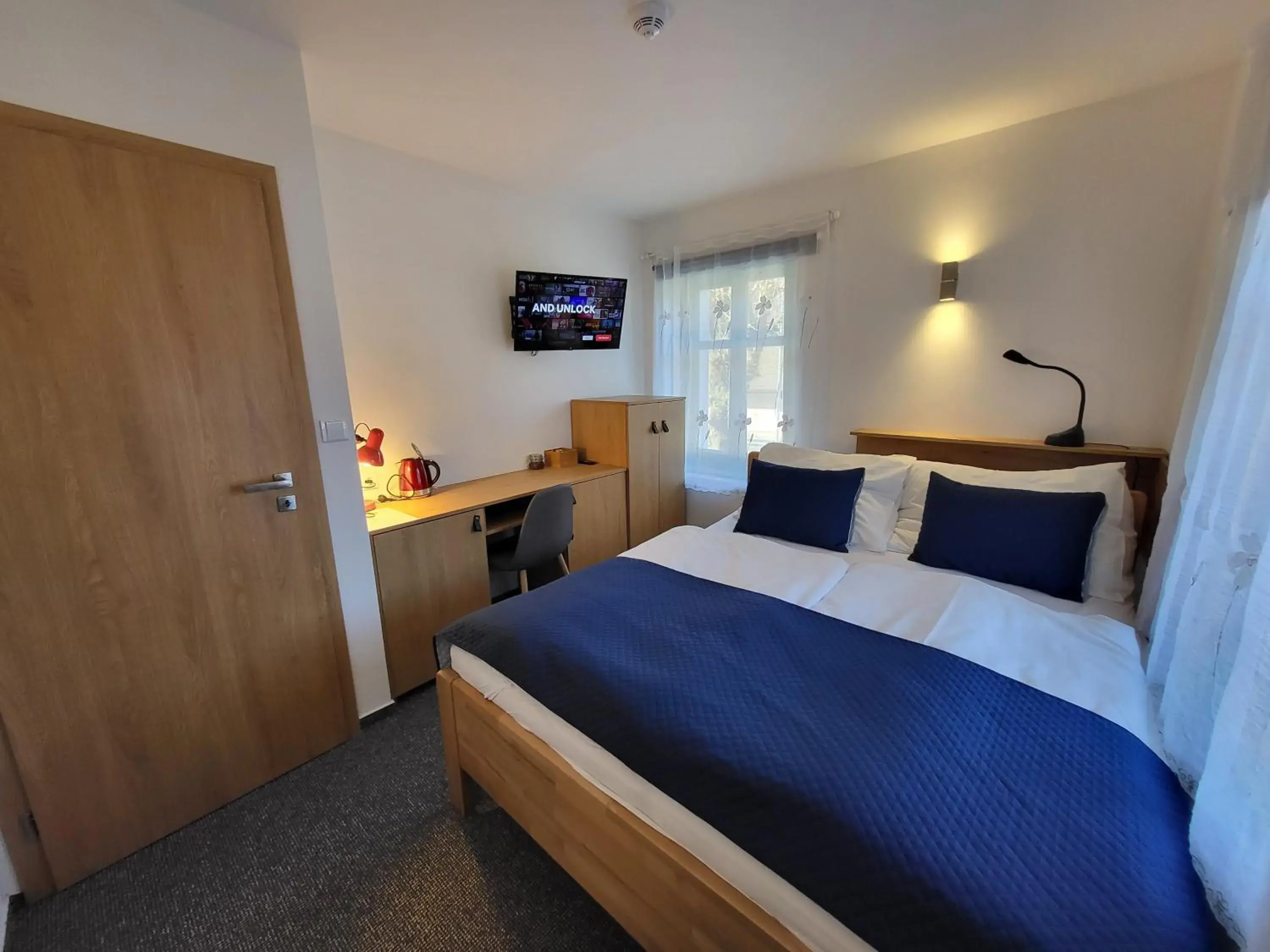 Small Double Room - single occupancy in Pension Jitřenka Hřensko - Breakfast Included & Free Parking Small Double Room - single occupancy in Pension Jitřenka Hřensko - Breakfast Included & Free Parking