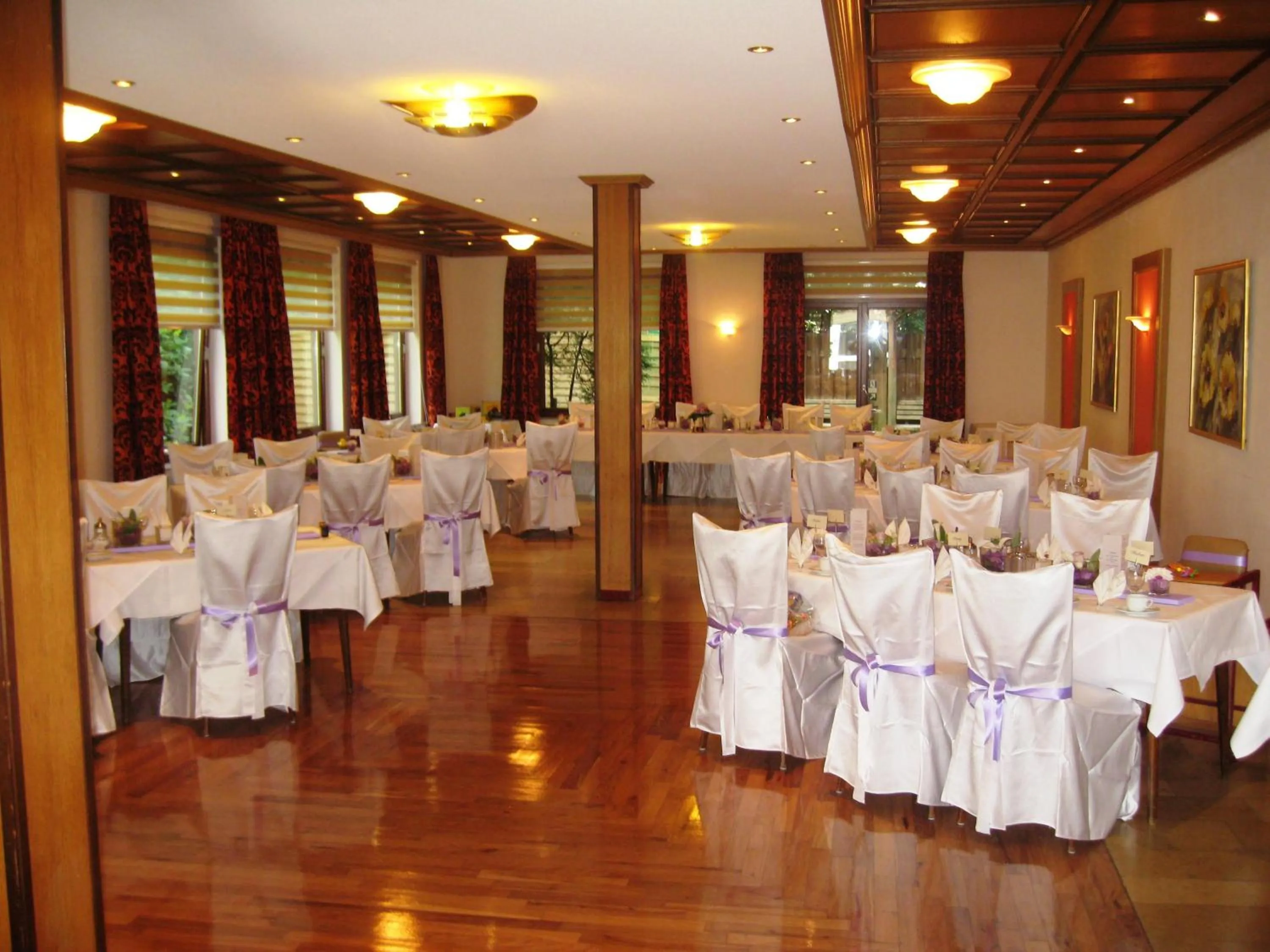 Banquet/Function facilities in Wald-Café Hotel-Restaurant