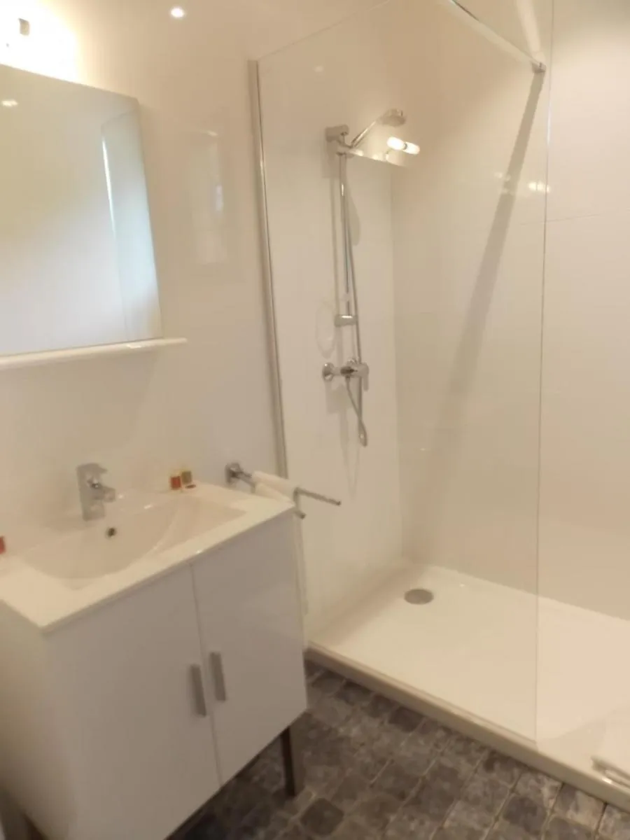 Bathroom in Hôtel & SPA Ventoux Provence "Domaine des Tilleuls"