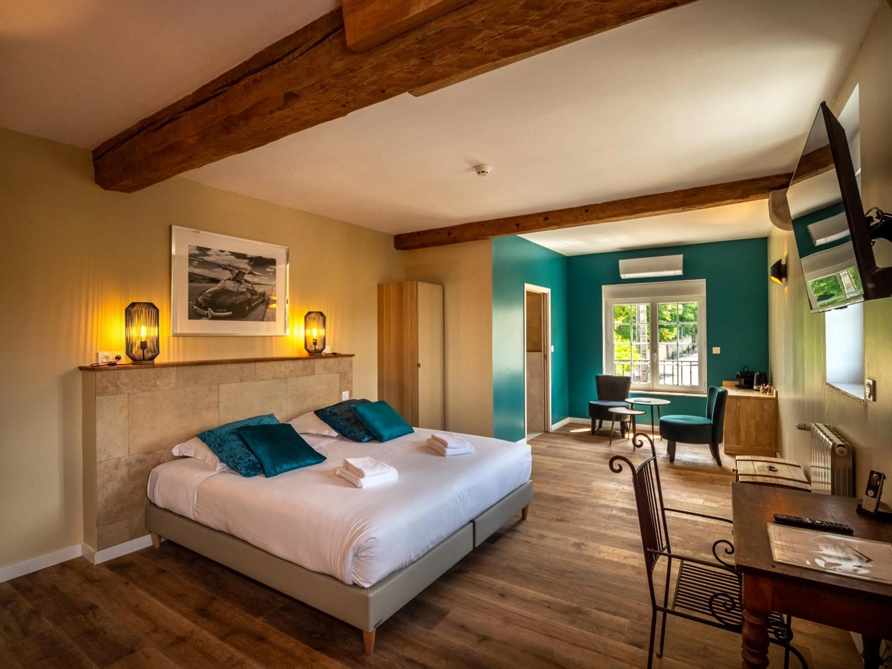 Photo of the whole room, Bed in Hôtel & SPA Ventoux Provence "Domaine des Tilleuls"