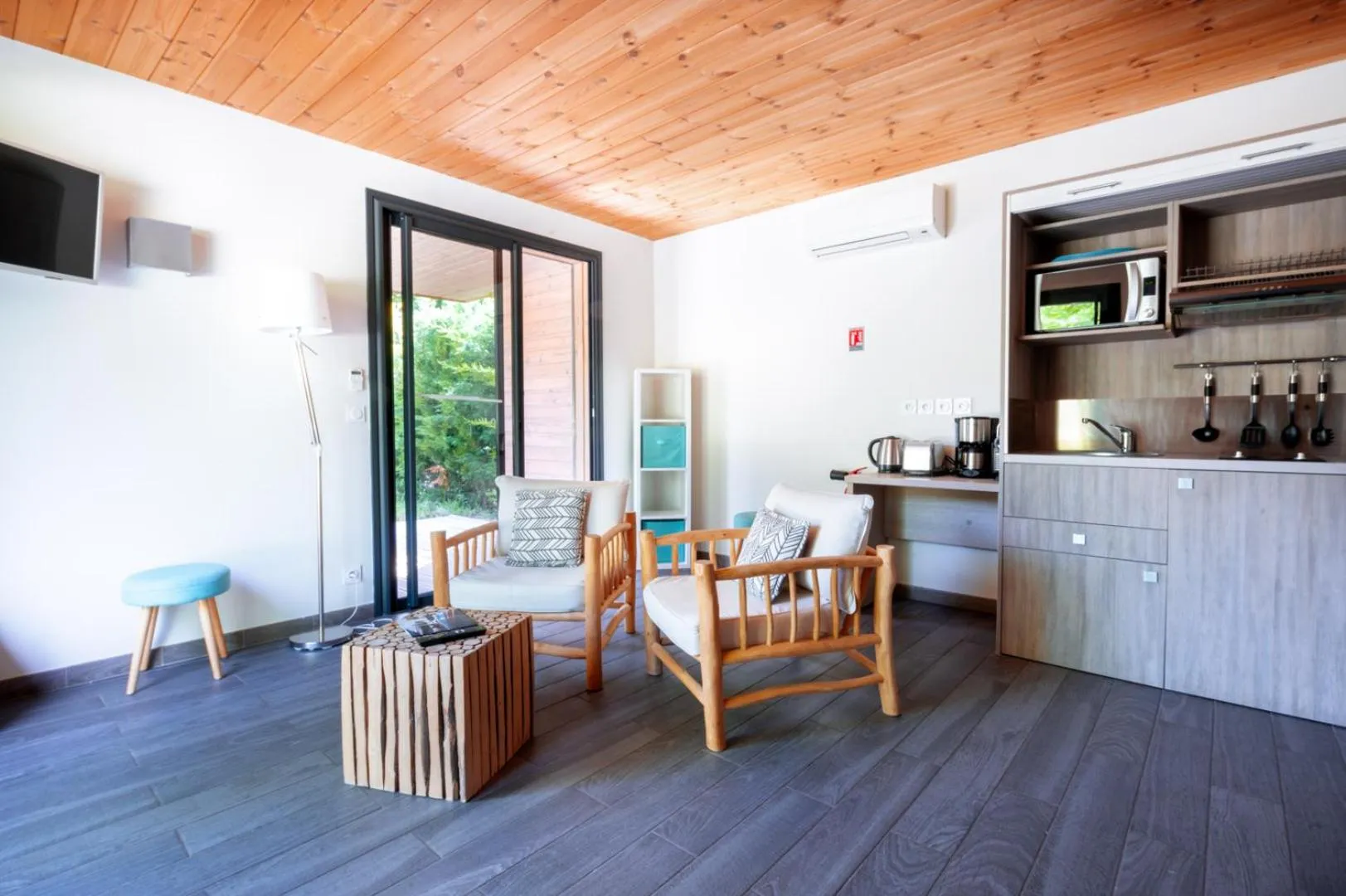 Kitchen or kitchenette in Hôtel & SPA Ventoux Provence "Domaine des Tilleuls"