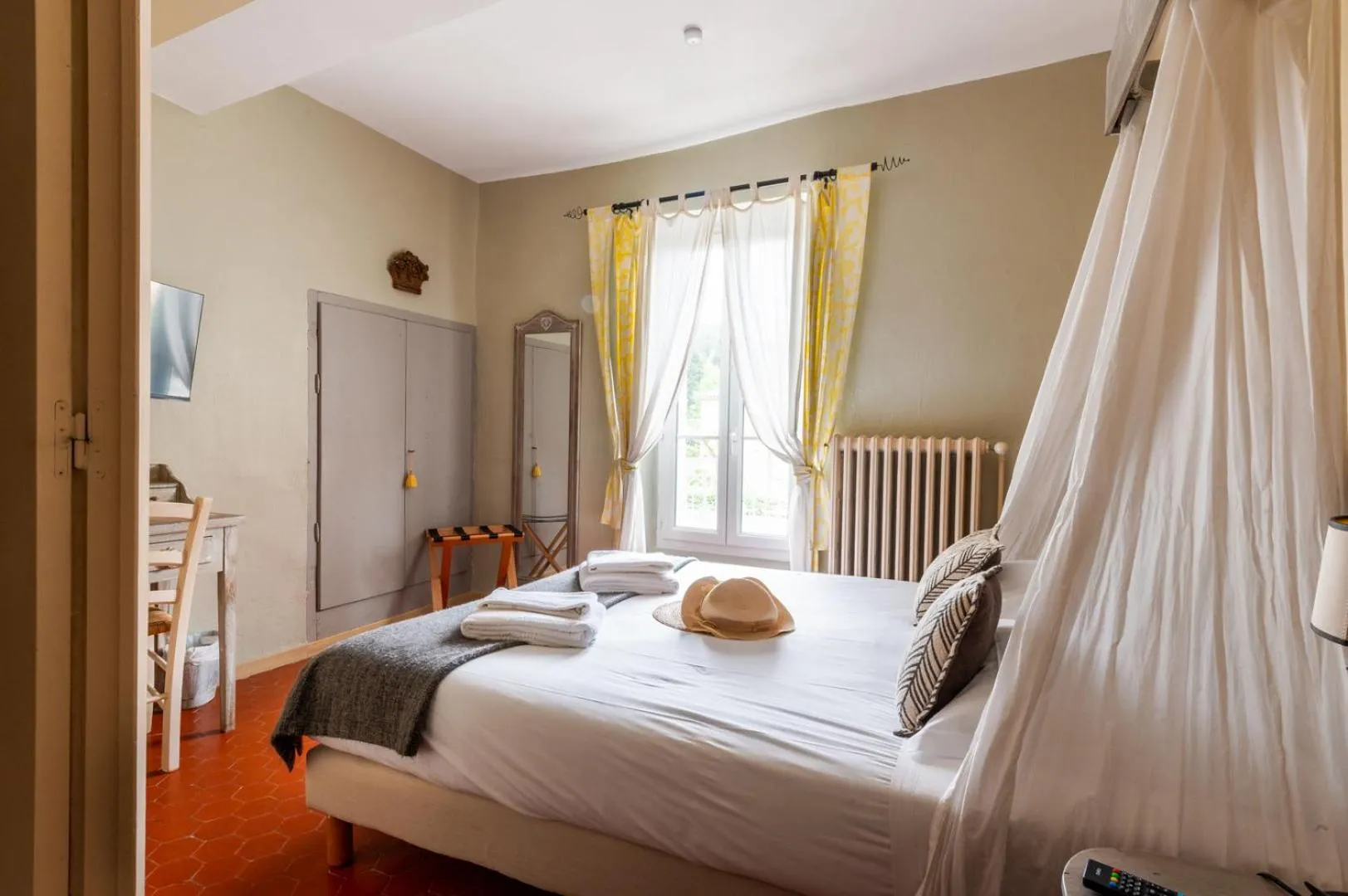 Bedroom, Bed in Hôtel & SPA Ventoux Provence "Domaine des Tilleuls"