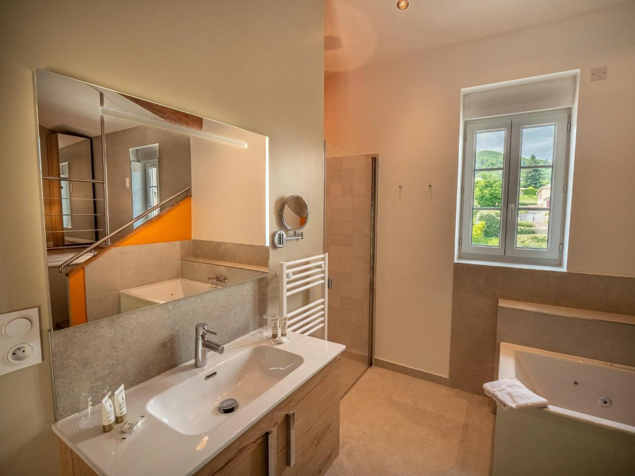 Bathroom in Hôtel & SPA Ventoux Provence "Domaine des Tilleuls"